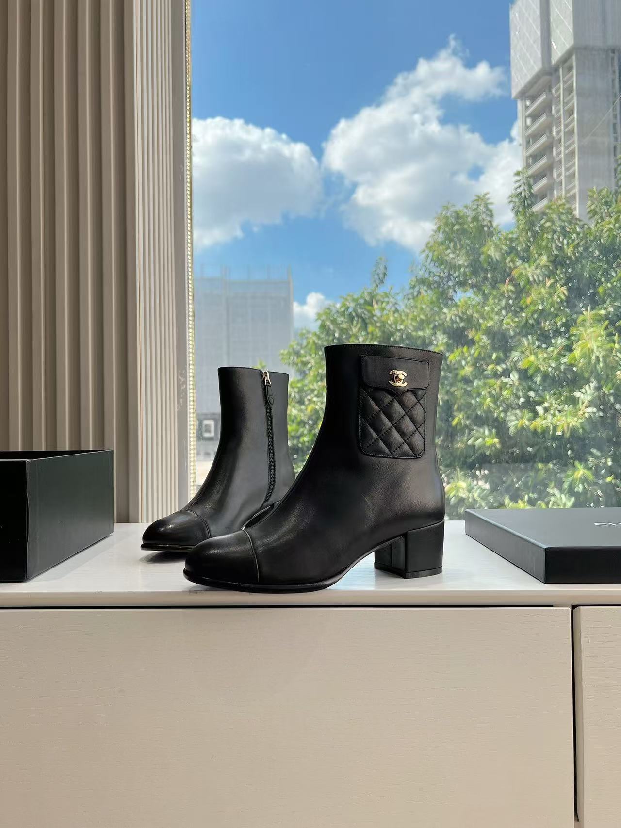 詳細な写真と価格については私に連絡してください。