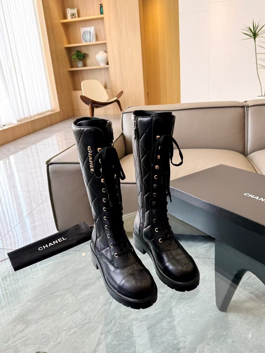 詳細な写真と価格については私に連絡してください。