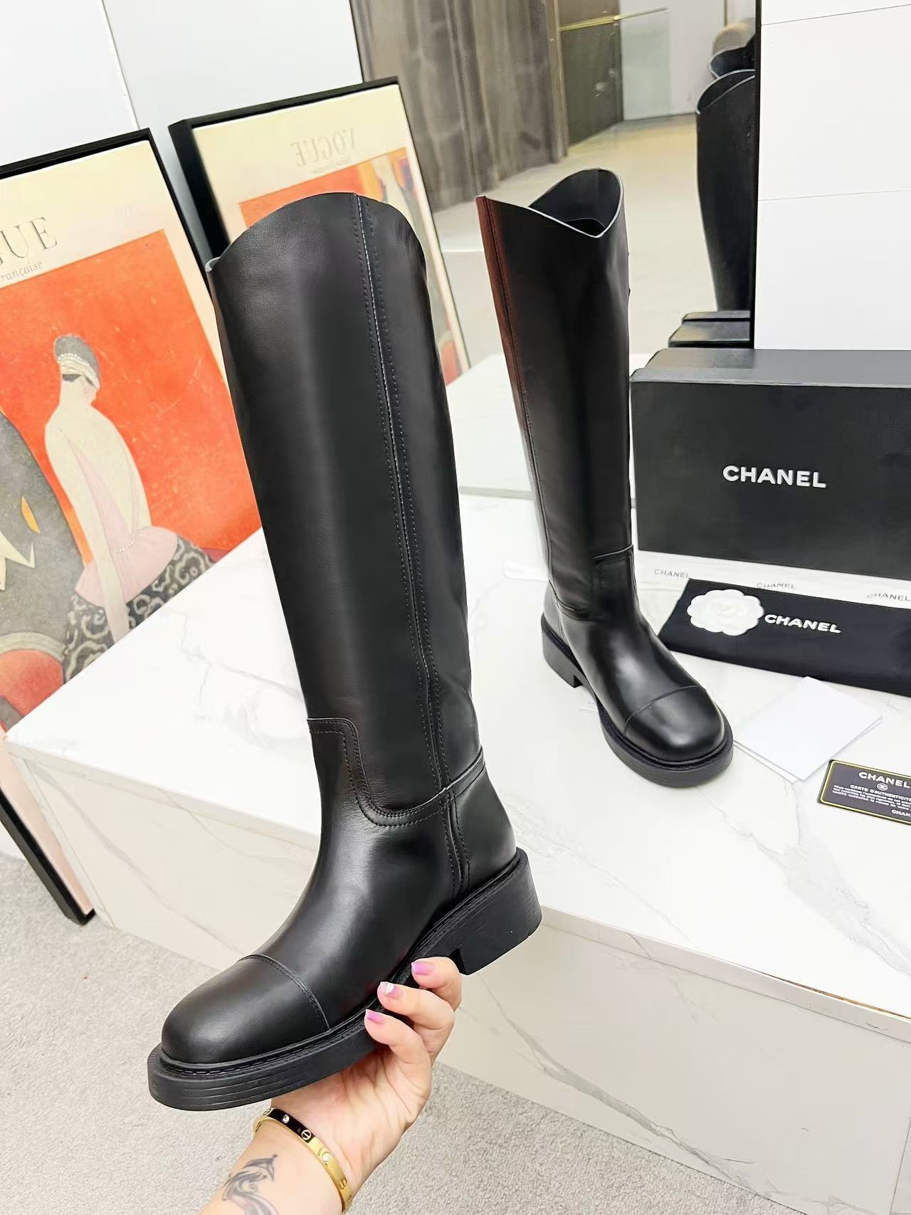 詳細な写真と価格については私に連絡してください。