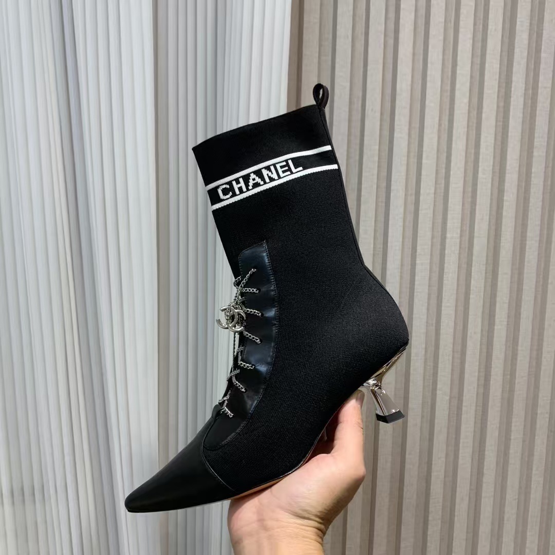 詳細な写真と価格については私に連絡してください。