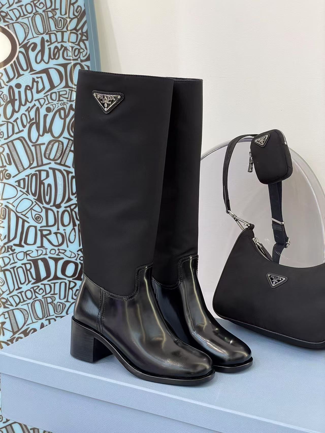 詳細な写真と価格については私に連絡してください。