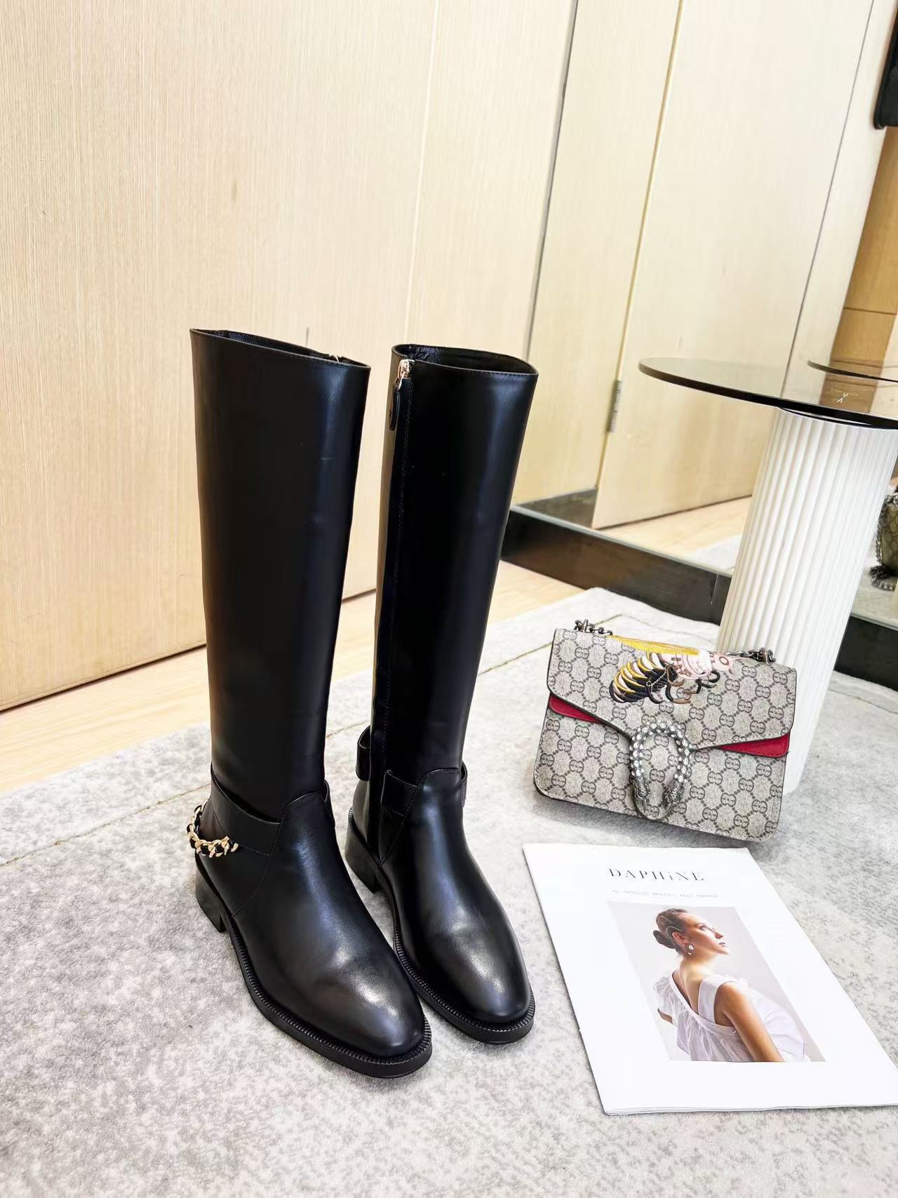 詳細な写真と価格については私に連絡してください。