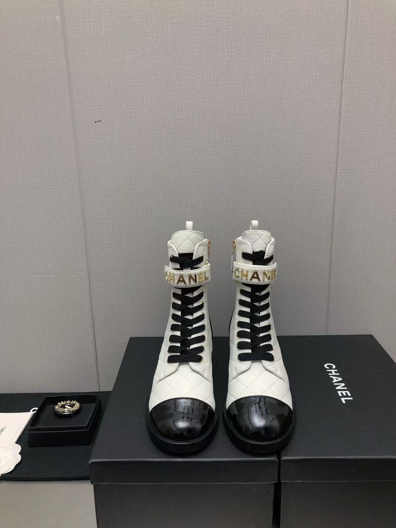 詳細な写真と価格については私に連絡してください。