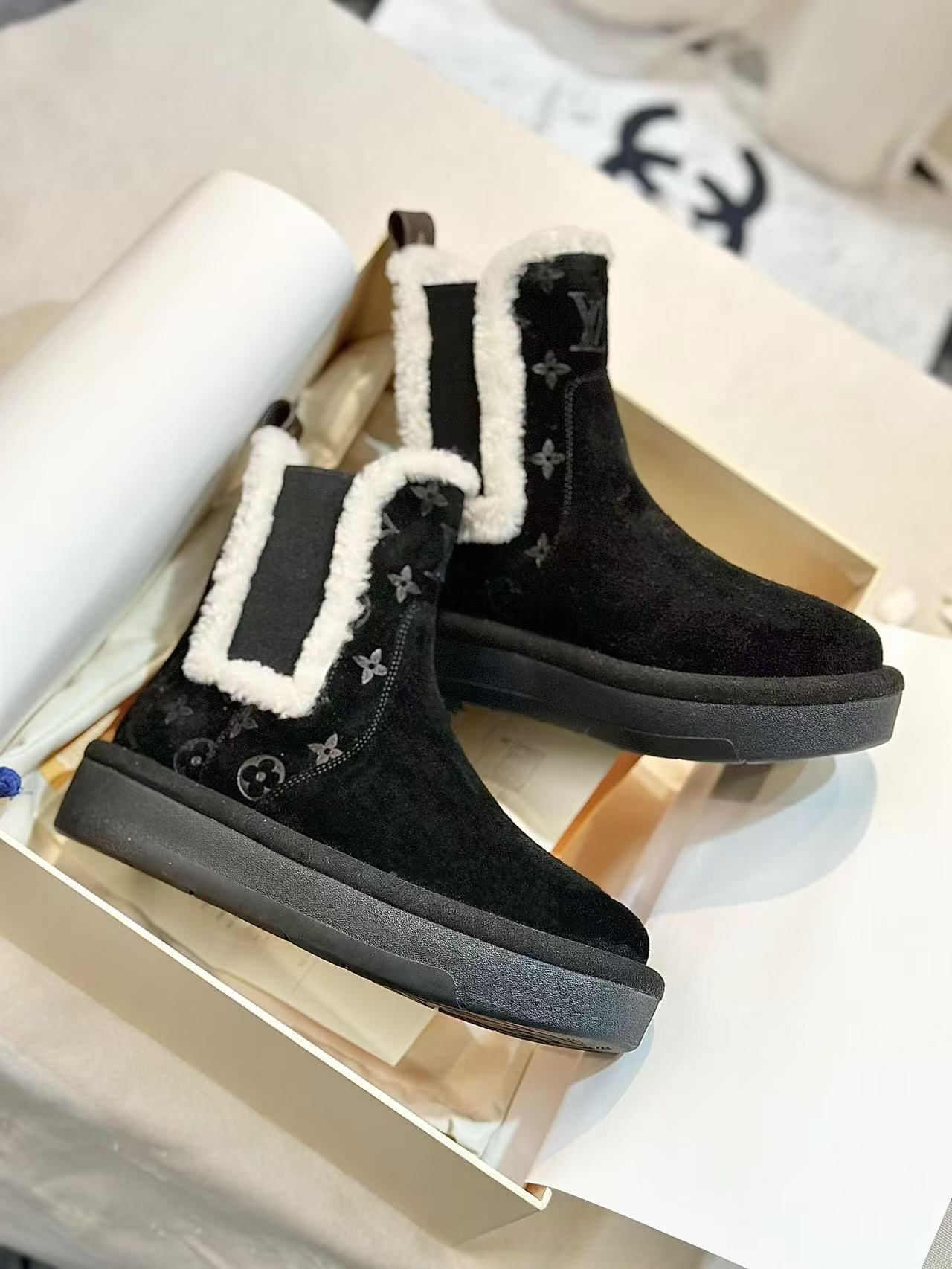 詳細な写真と価格については私に連絡してください。