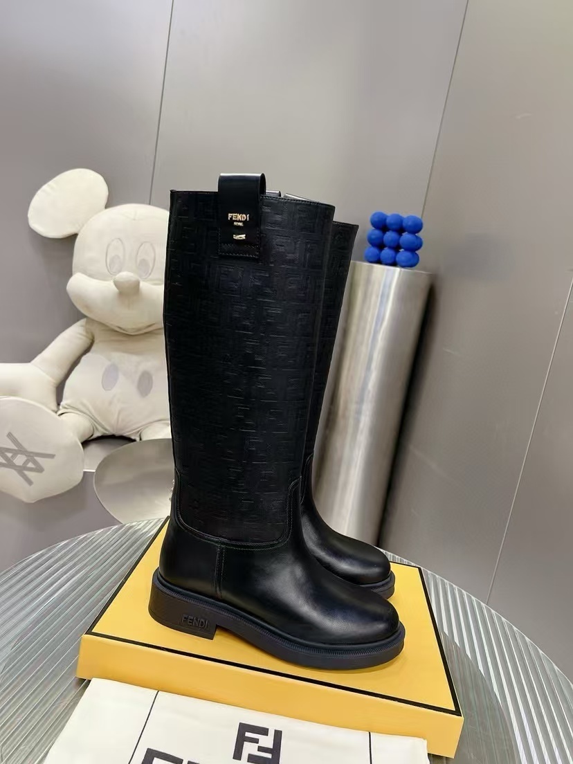 詳細な写真と価格については私に連絡してください。