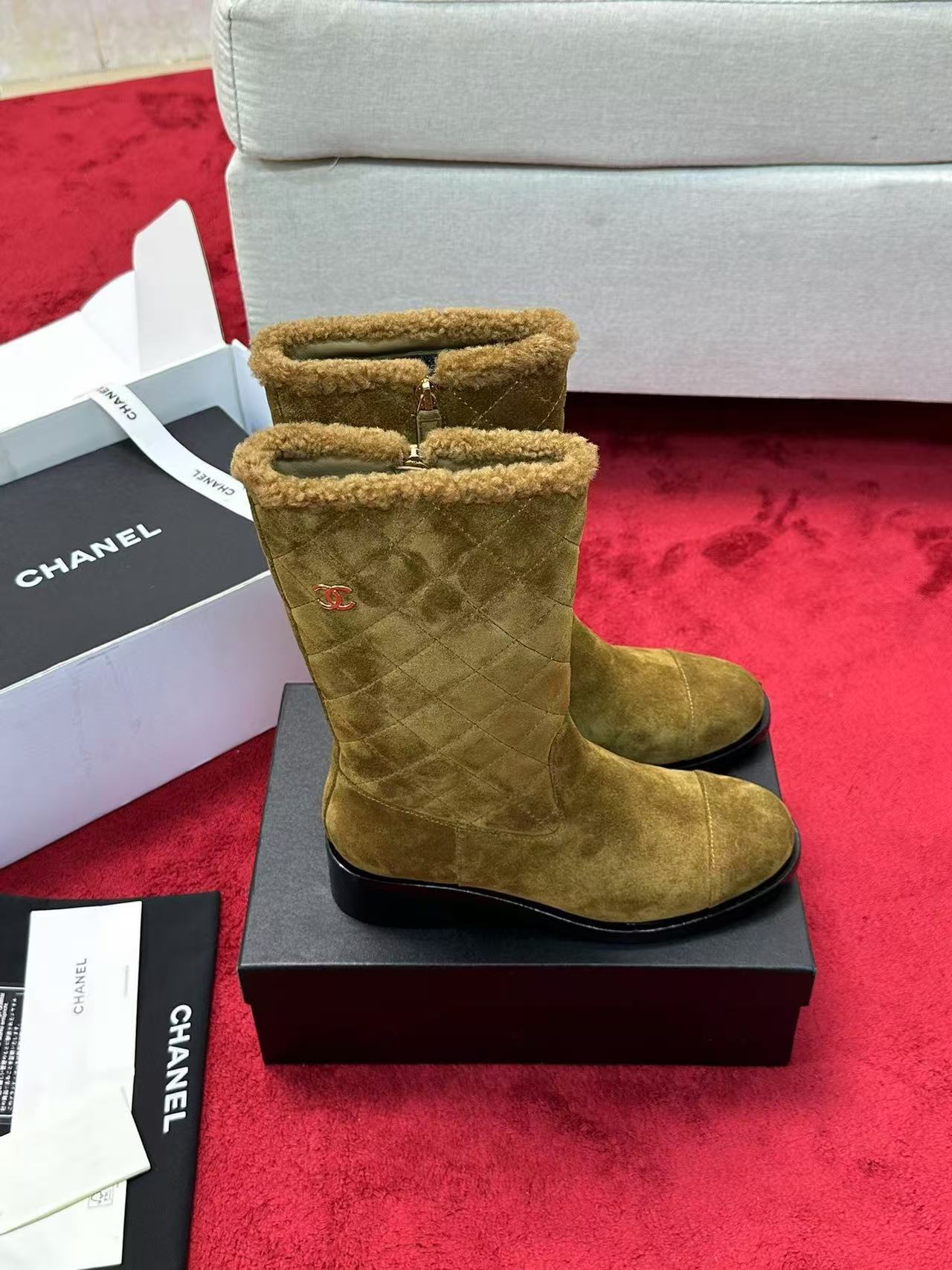 詳細な写真と価格については私に連絡してください。