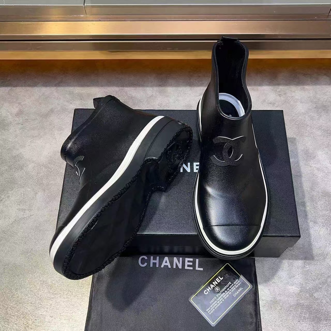 詳細な写真と価格については私に連絡してください。