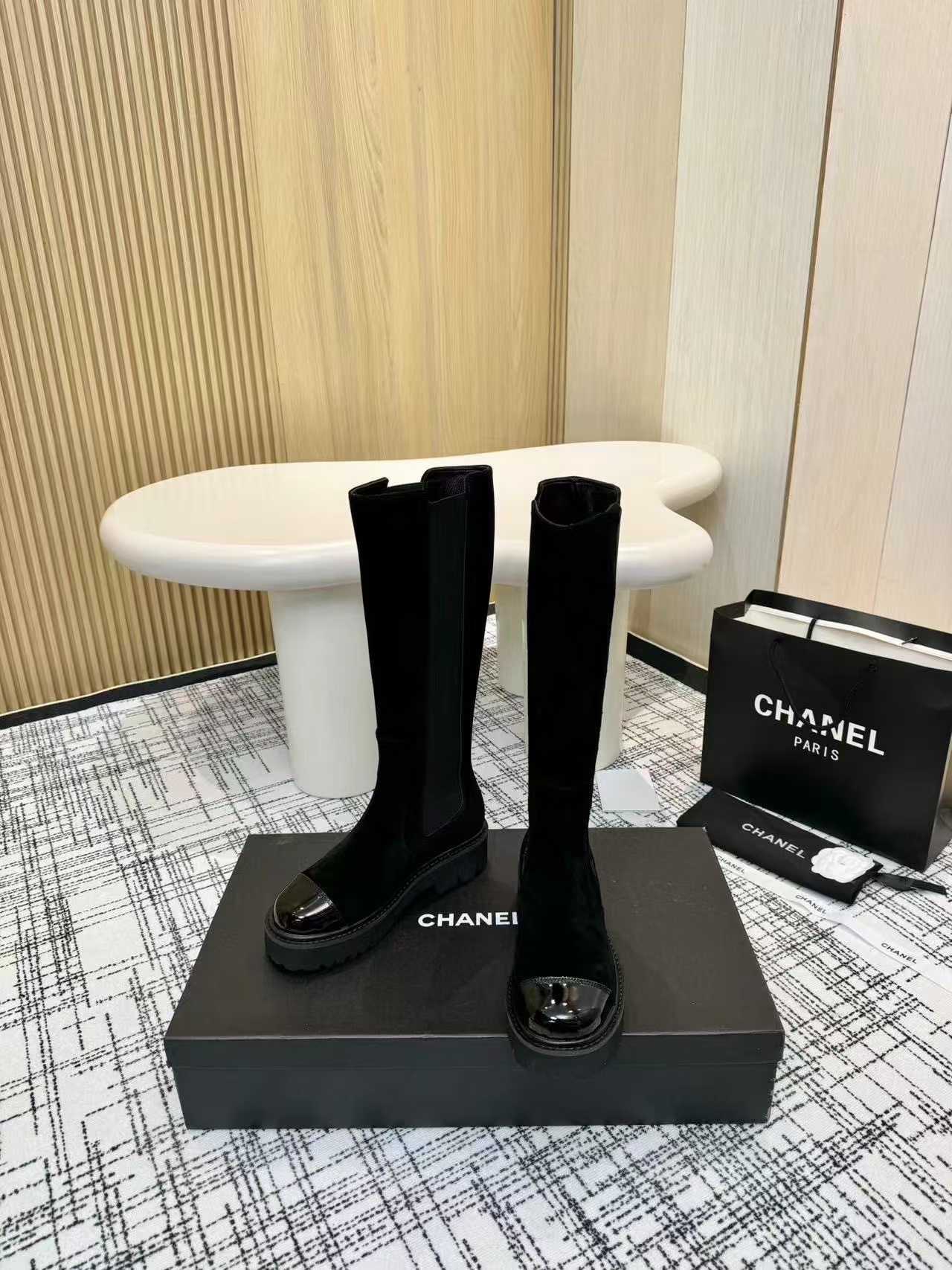 詳細な写真と価格については私に連絡してください。