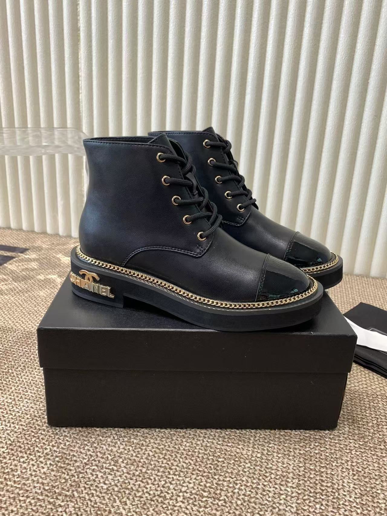 詳細な写真と価格については私に連絡してください。