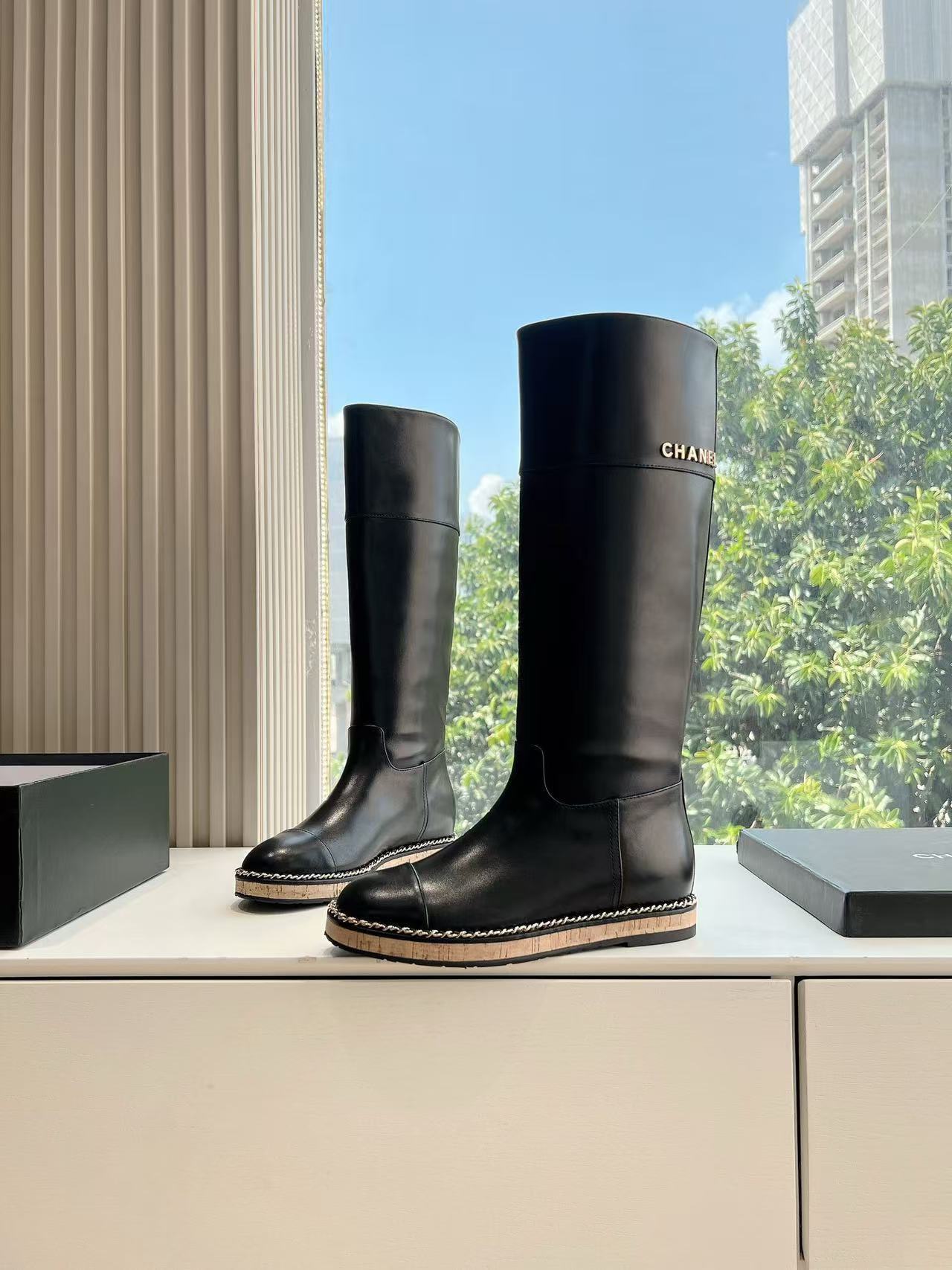 詳細な写真と価格については私に連絡してください。