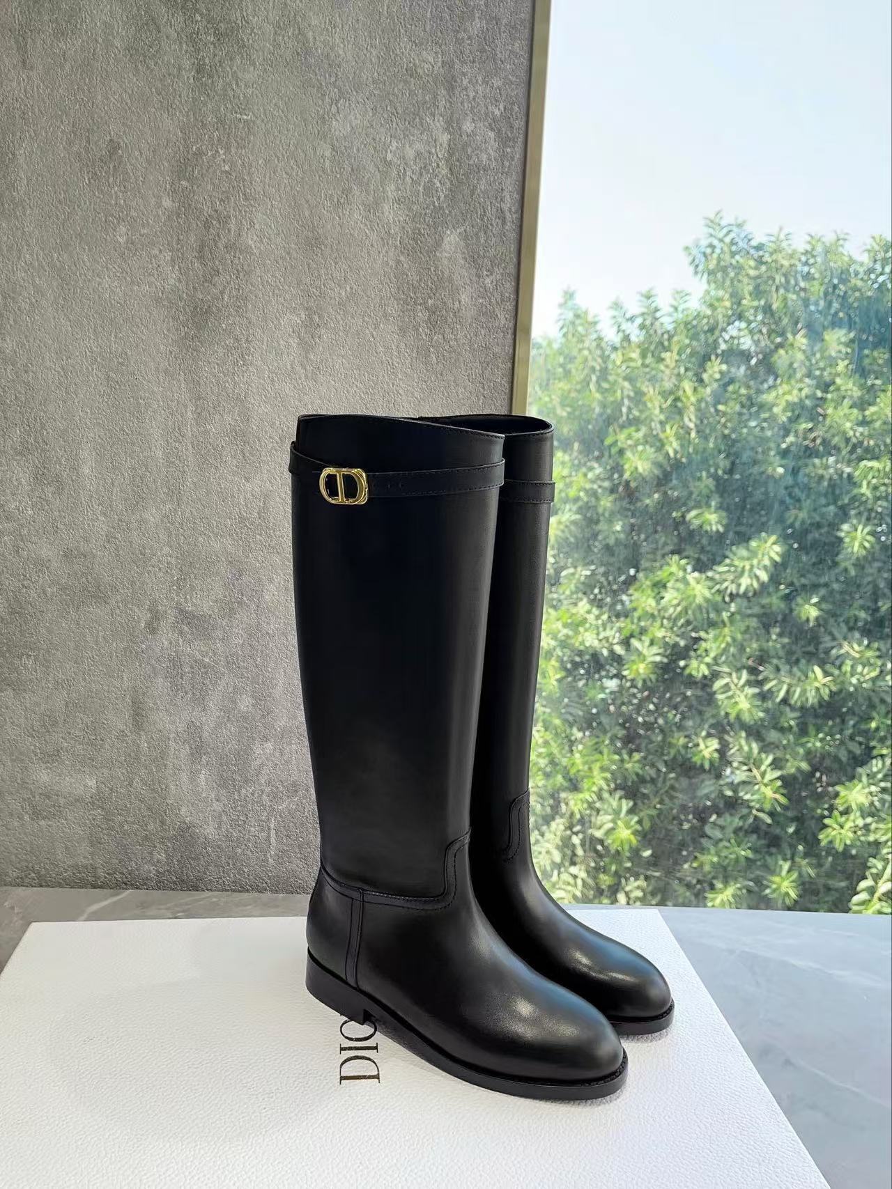 詳細な写真と価格については私に連絡してください。