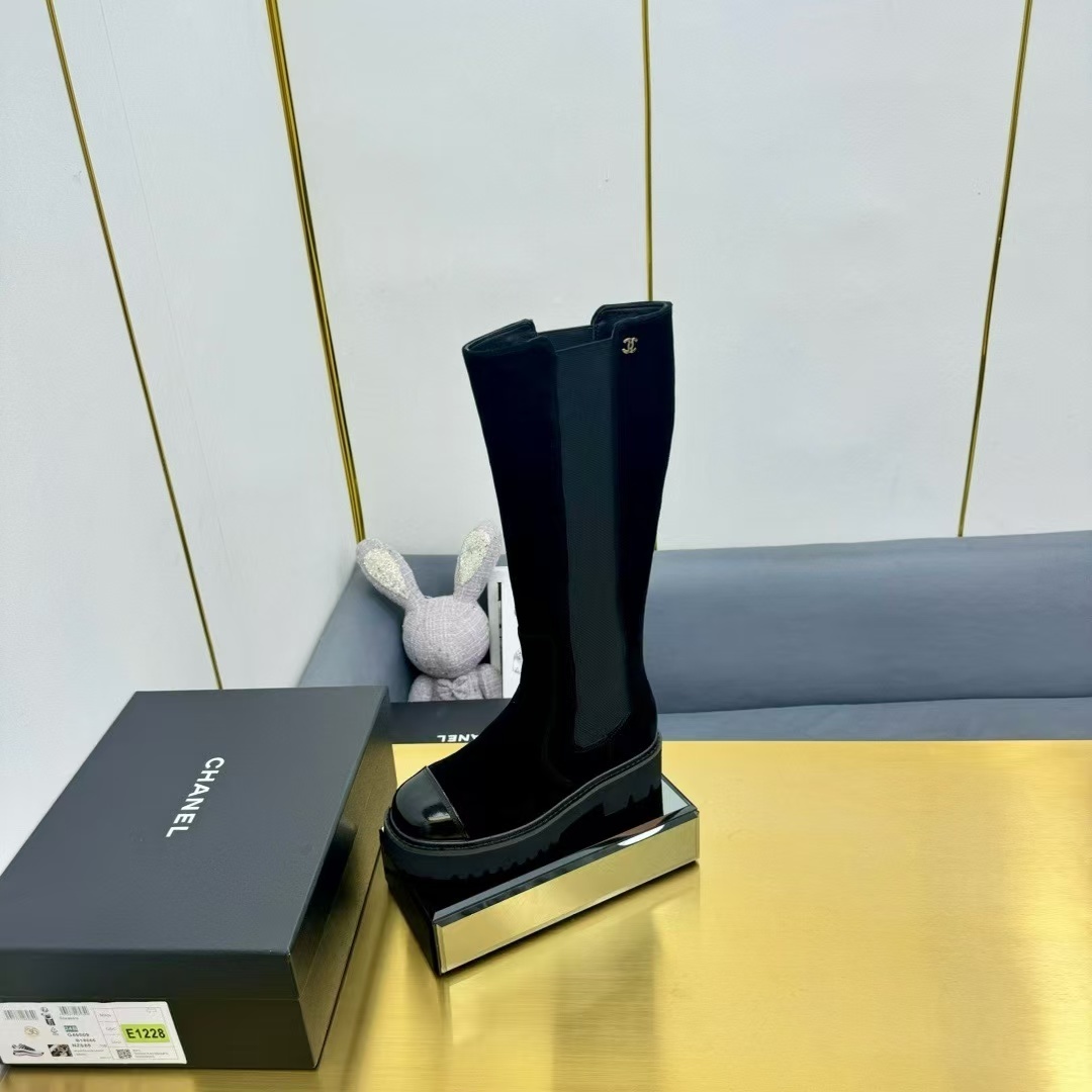 詳細な写真と価格については私に連絡してください。