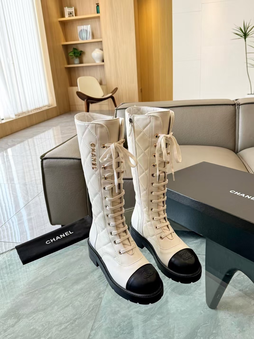 詳細な写真と価格については私に連絡してください。