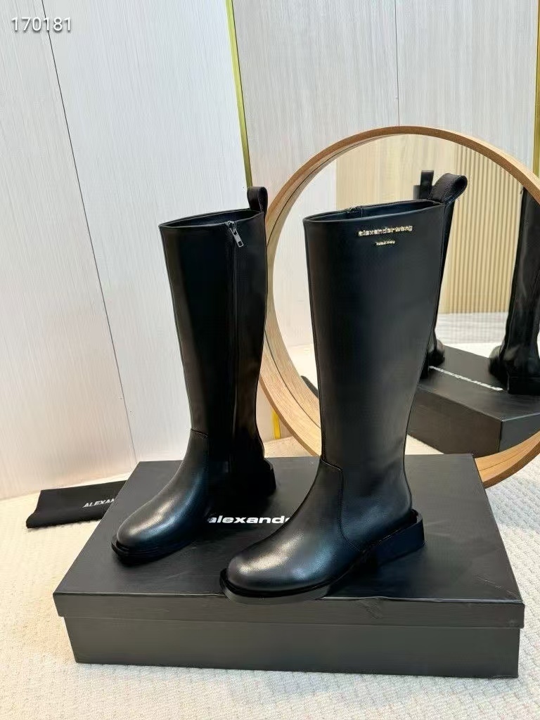 詳細な写真と価格については私に連絡してください。