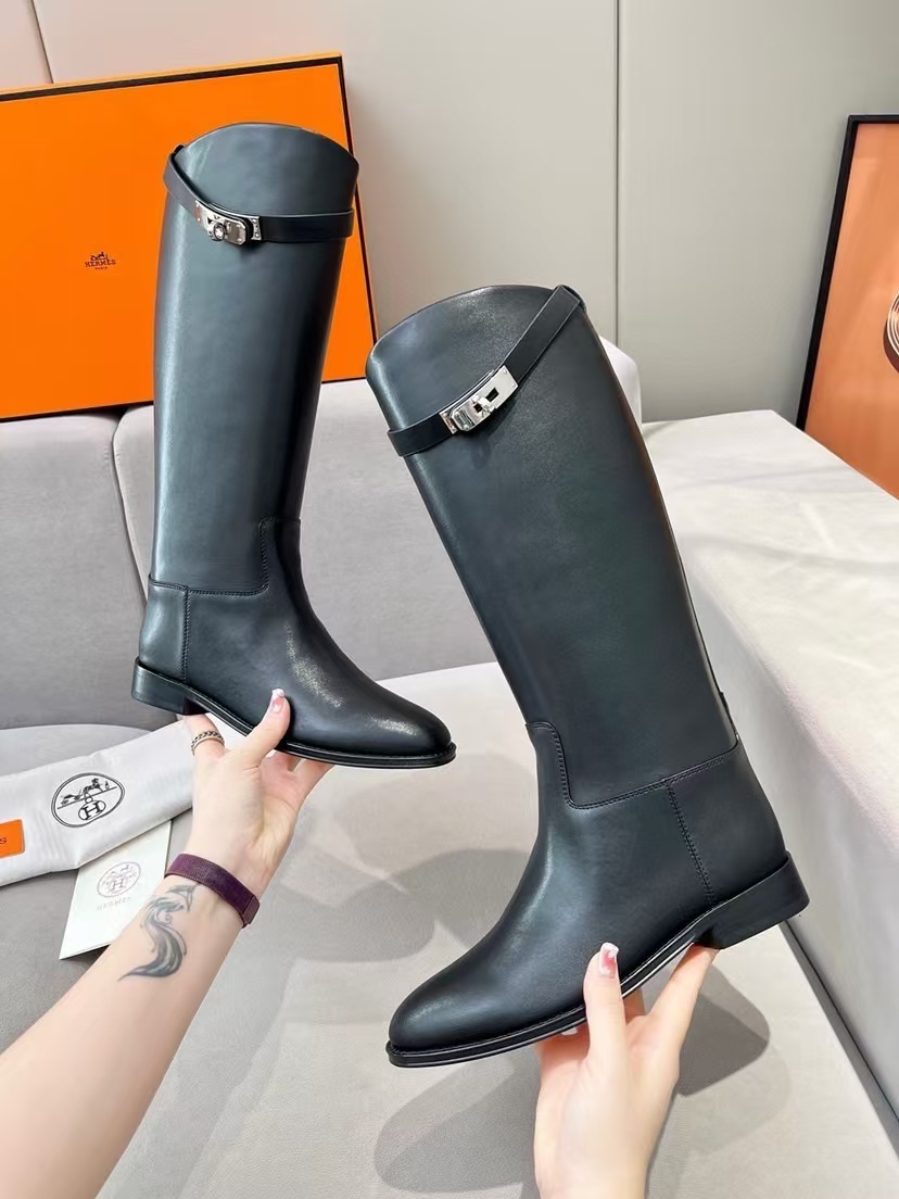 詳細な写真と価格については私に連絡してください。