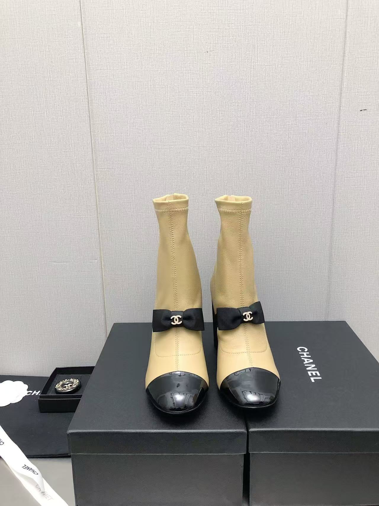 詳細な写真と価格については私に連絡してください。