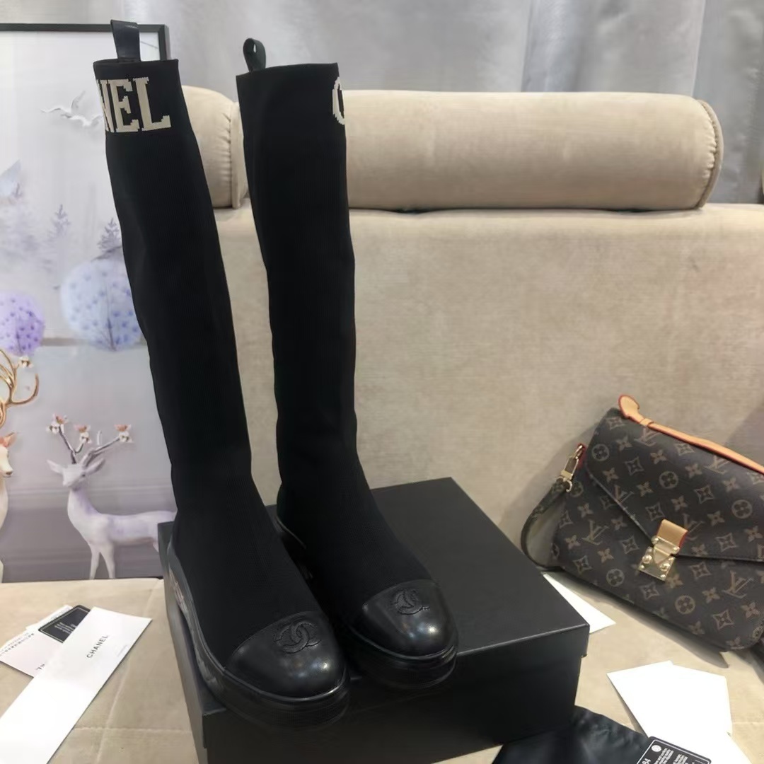 詳細な写真と価格については私に連絡してください。