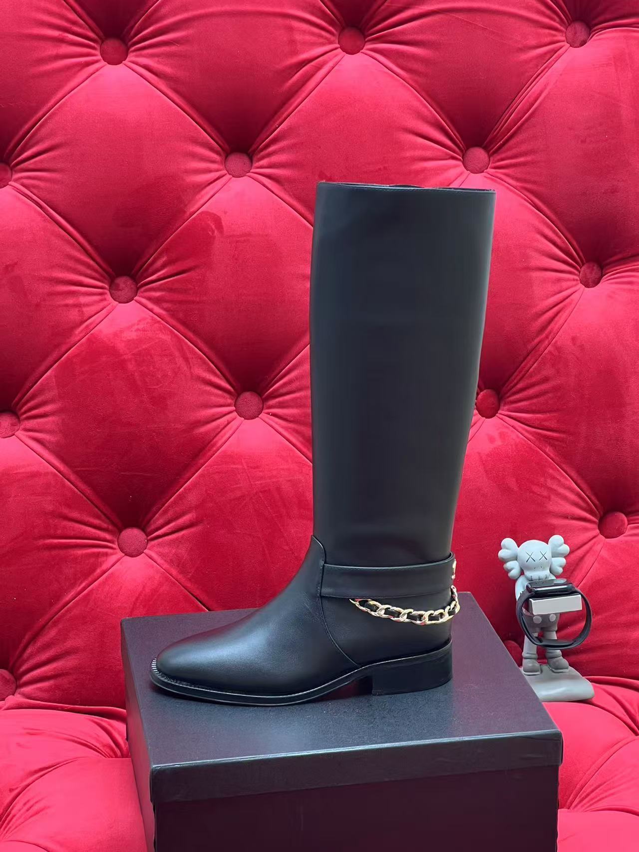 詳細な写真と価格については私に連絡してください。