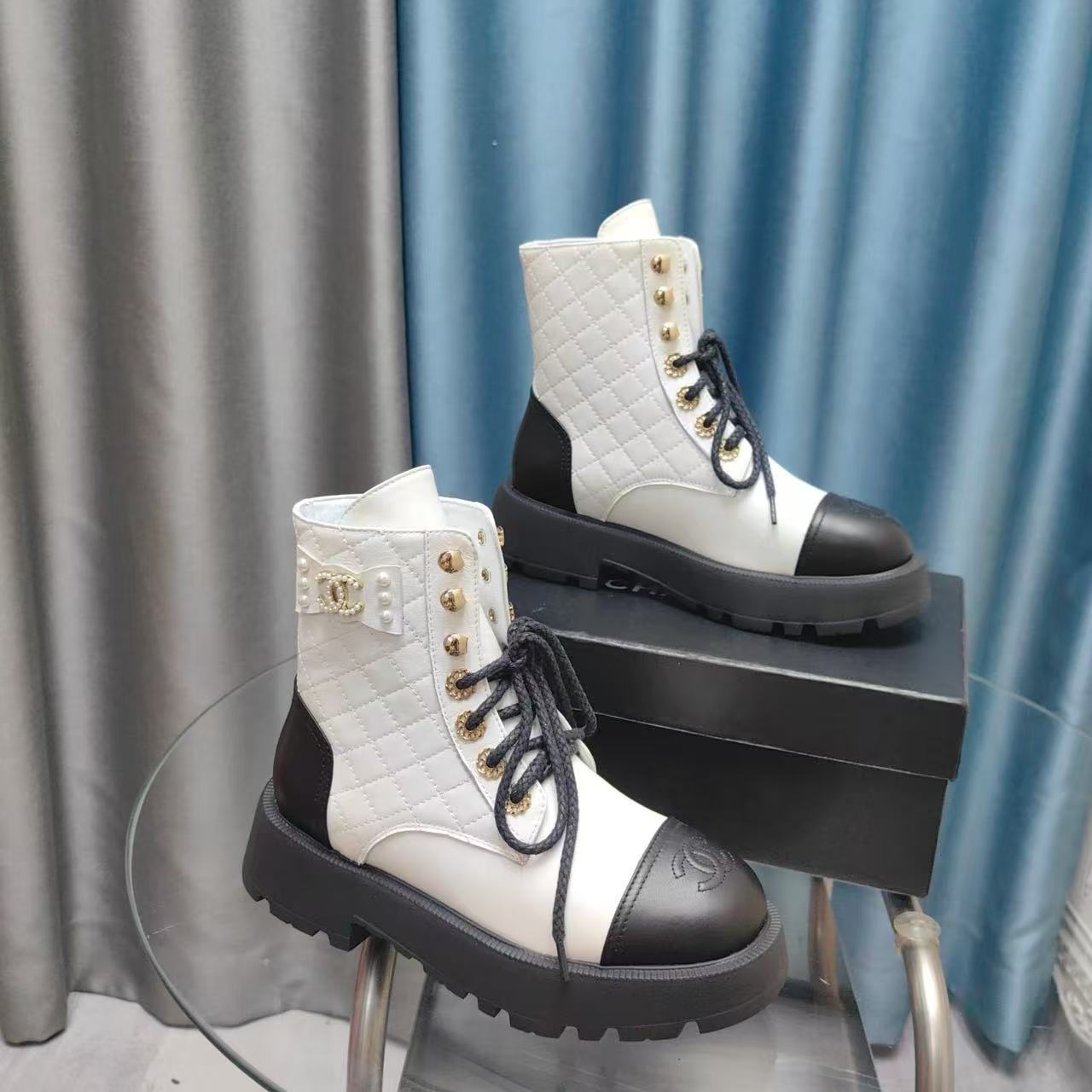 詳細な写真と価格については私に連絡してください。