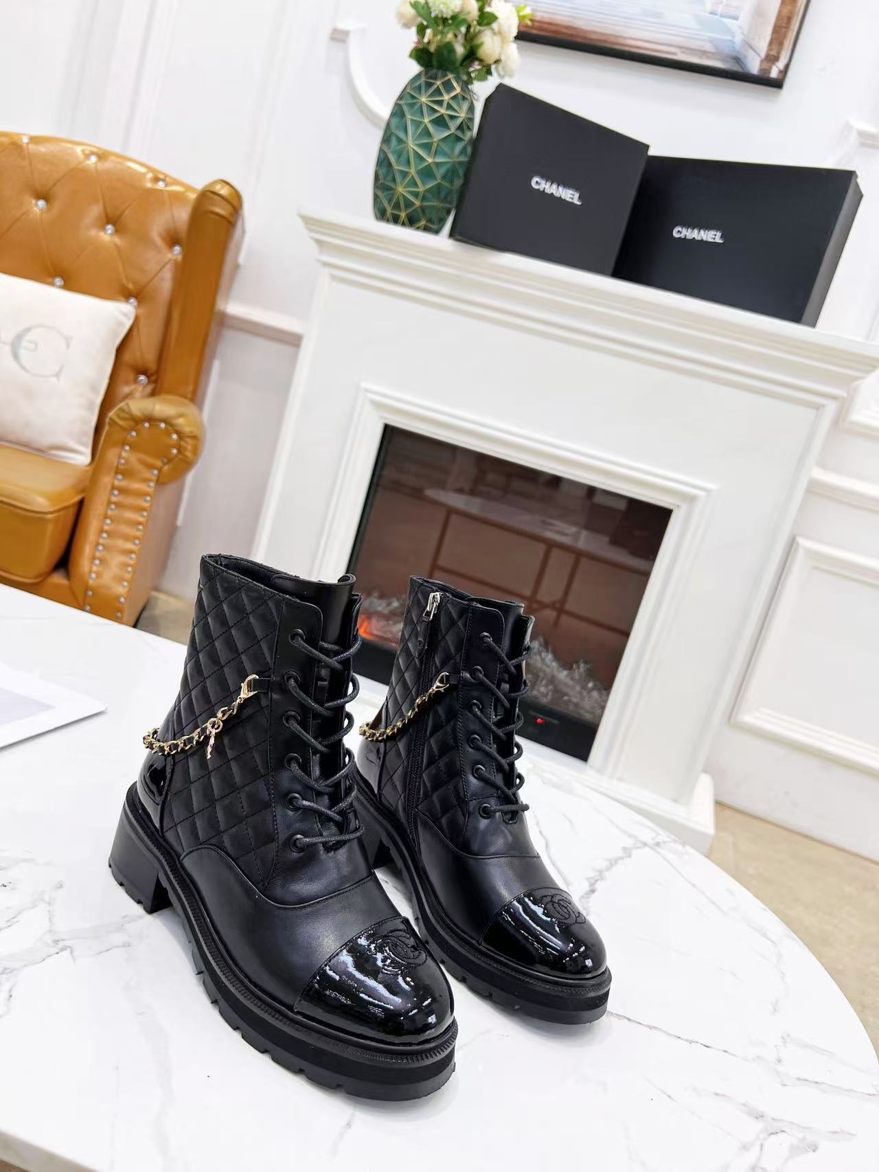 詳細な写真と価格については私に連絡してください。