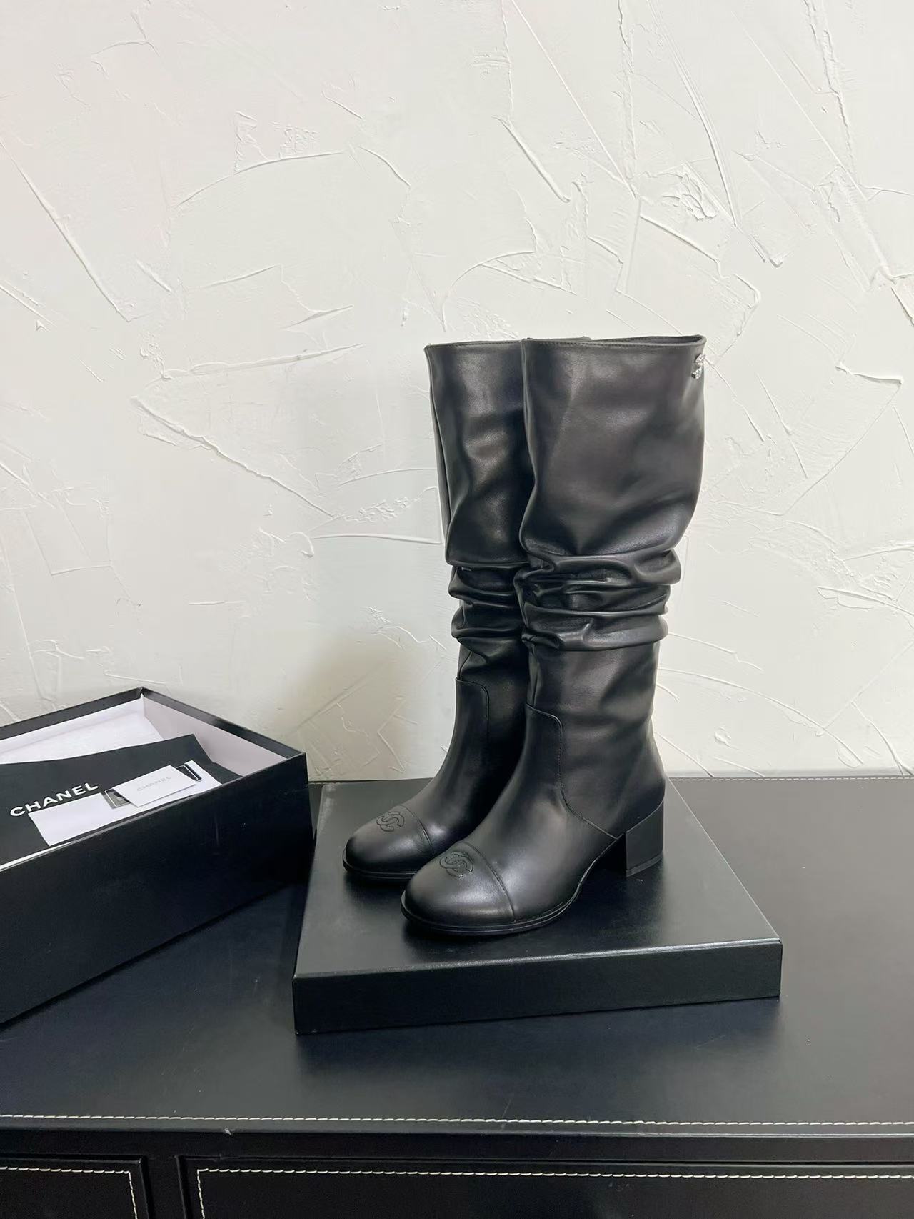 詳細な写真と価格については私に連絡してください。