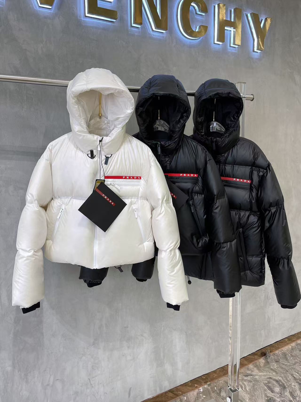 詳細な写真と価格については私に連絡してください。