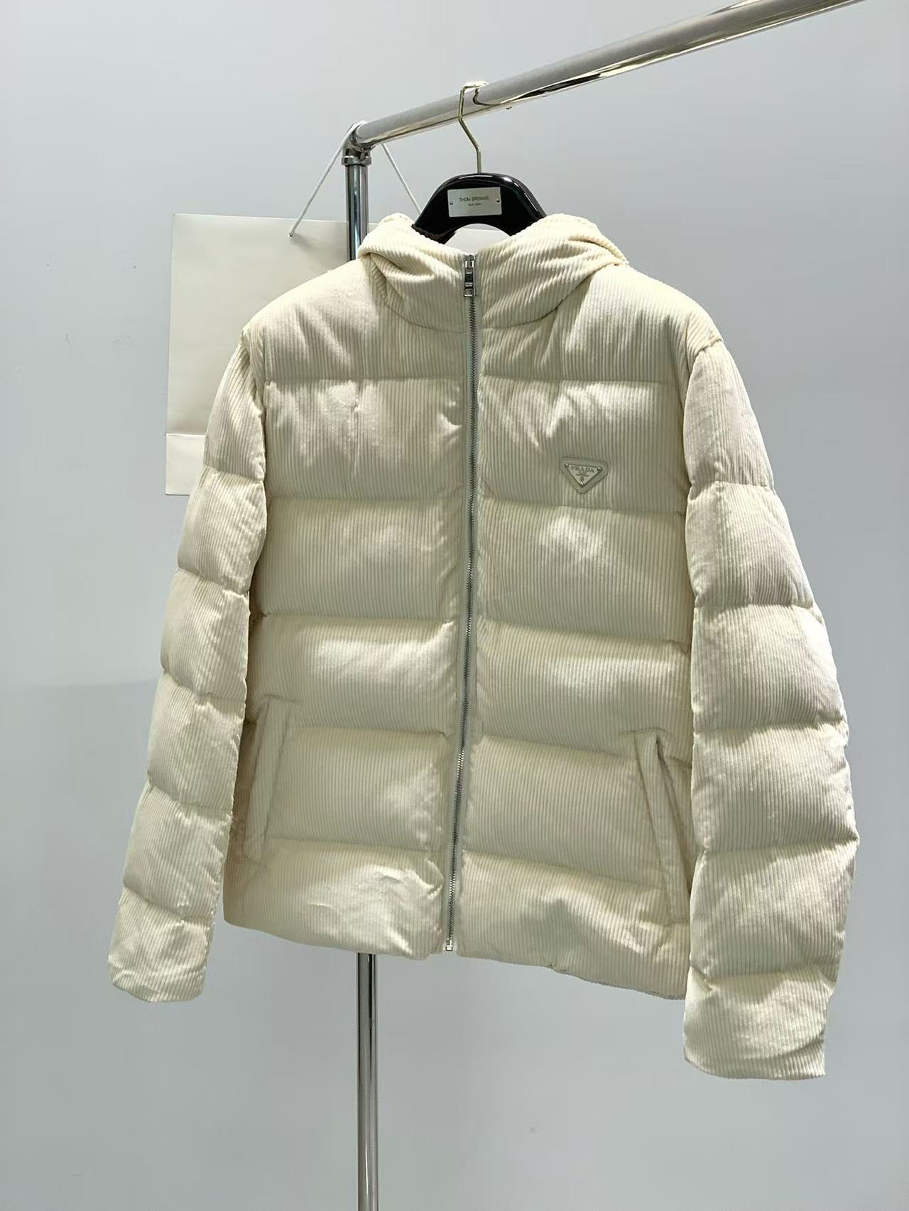 詳細な写真と価格については私に連絡してください。