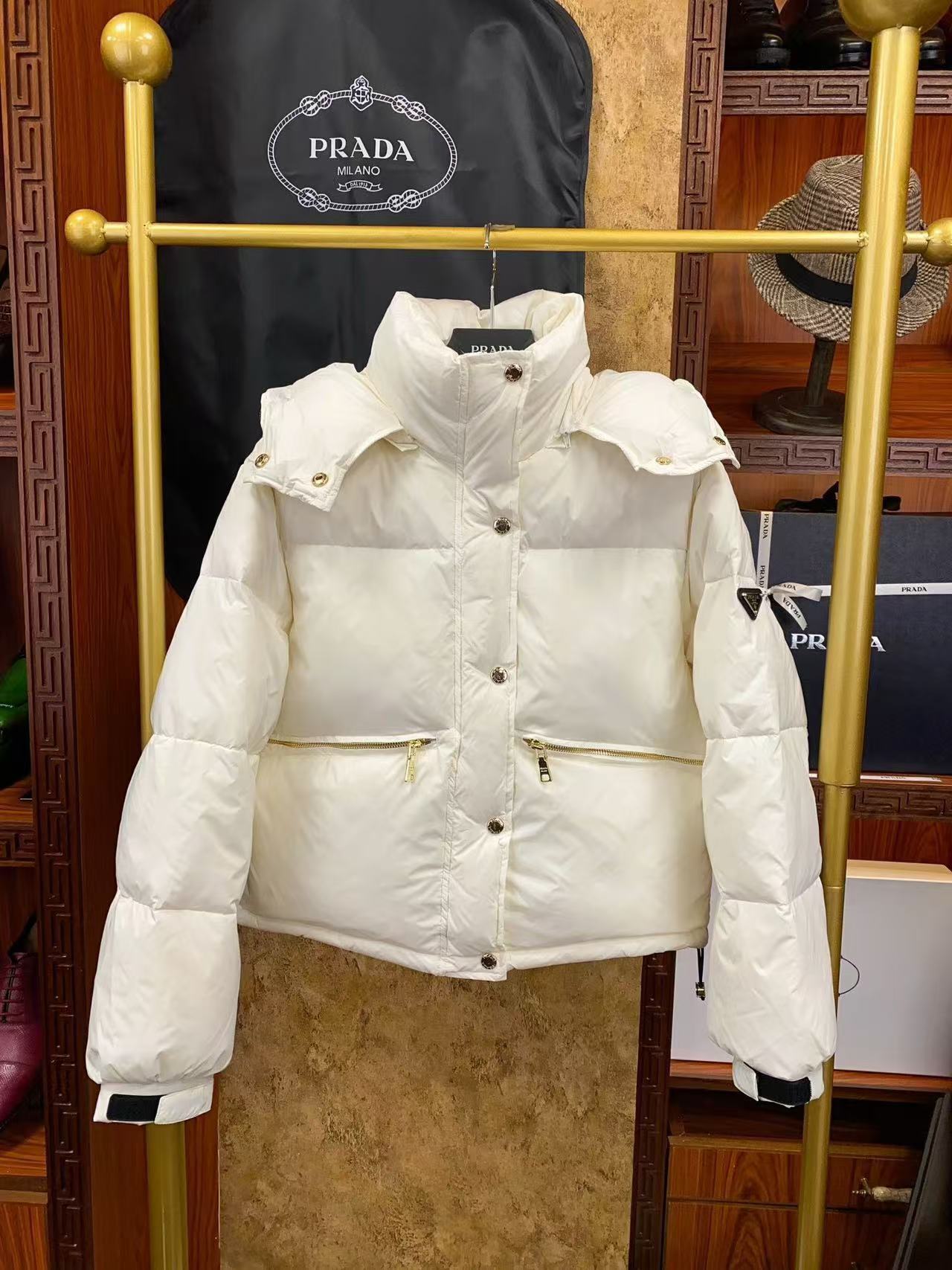 詳細な写真と価格については私に連絡してください。