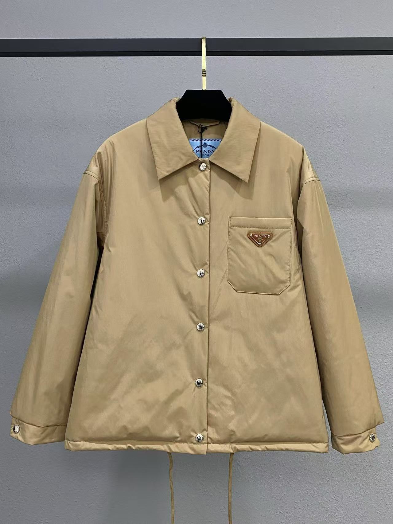 詳細な写真と価格については私に連絡してください。