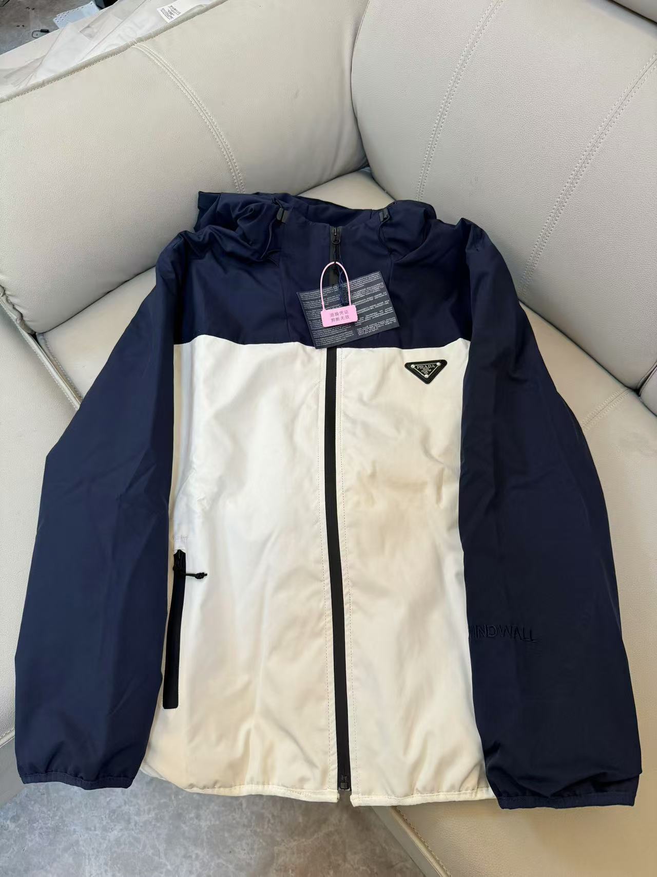 詳細な写真と価格については私に連絡してください。