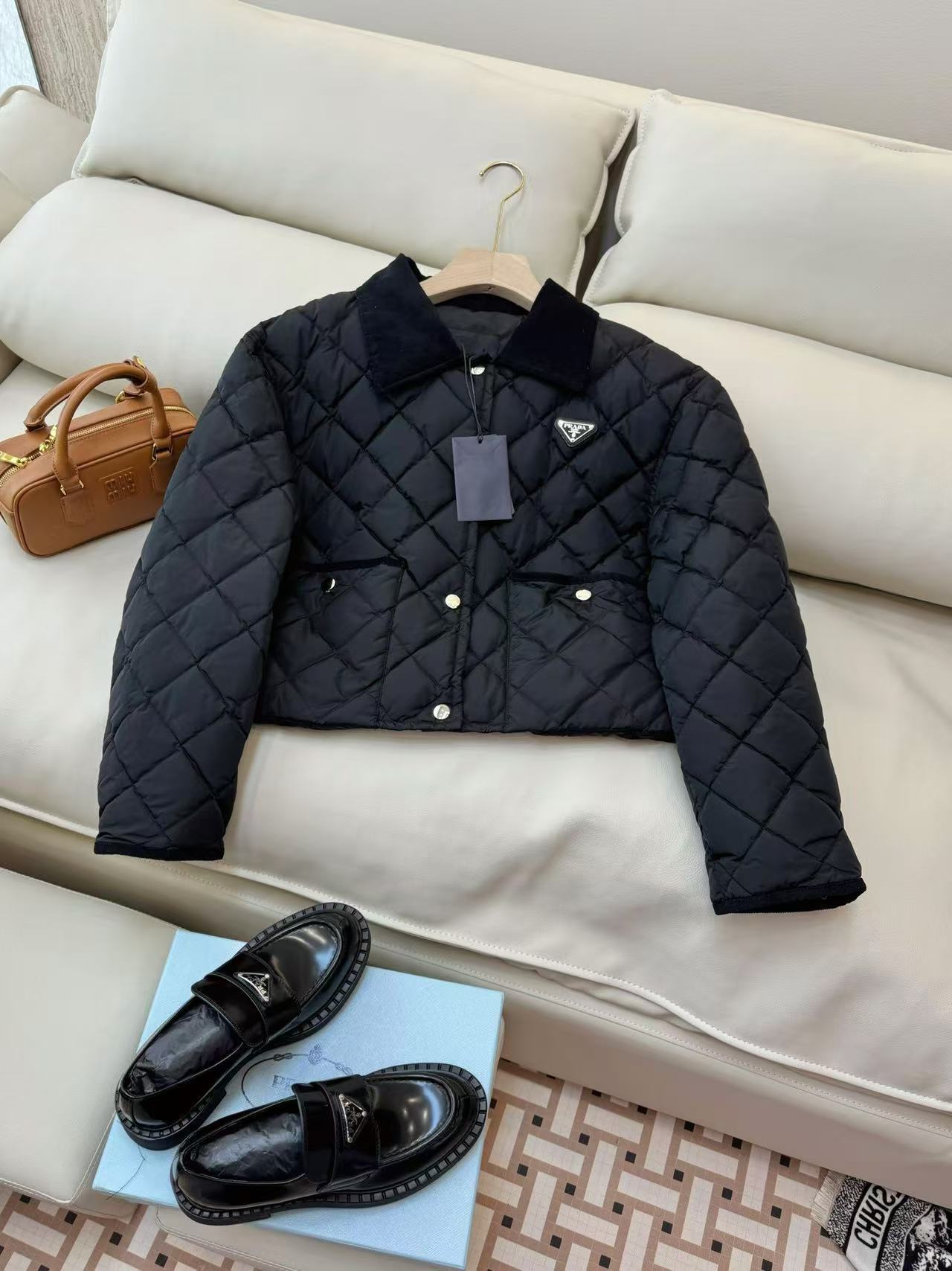 詳細な写真と価格については私に連絡してください。