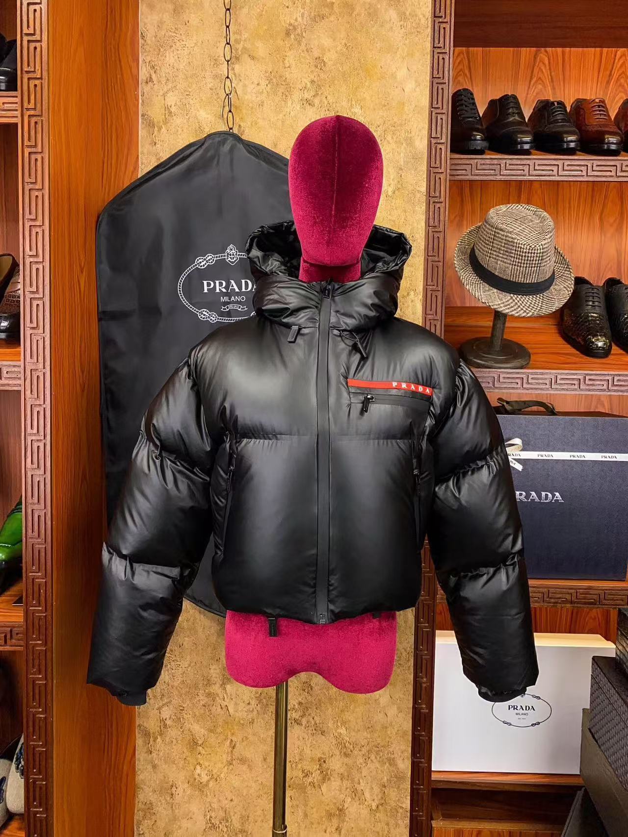 詳細な写真と価格については私に連絡してください。