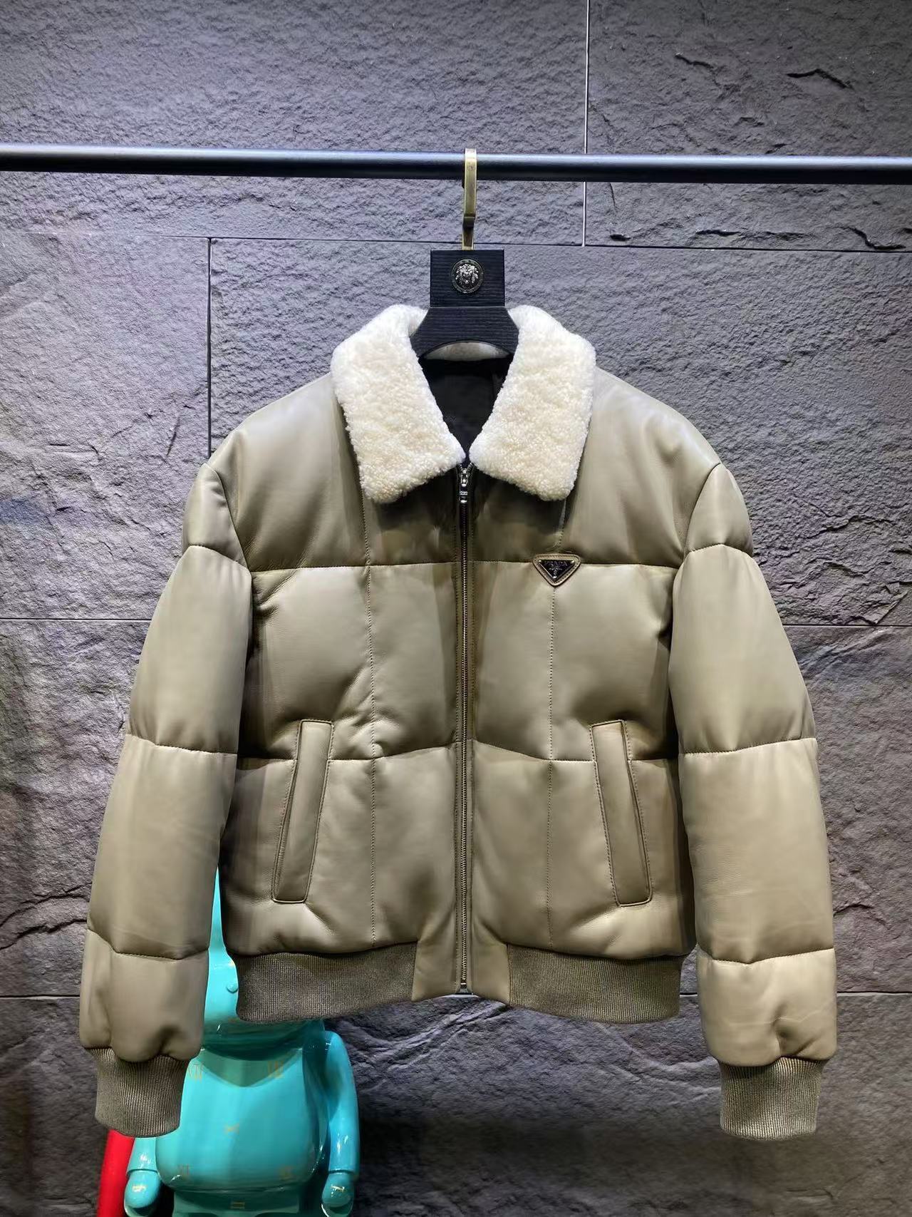 詳細な写真と価格については私に連絡してください。