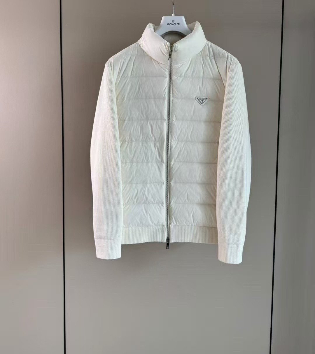 詳細な写真と価格については私に連絡してください。