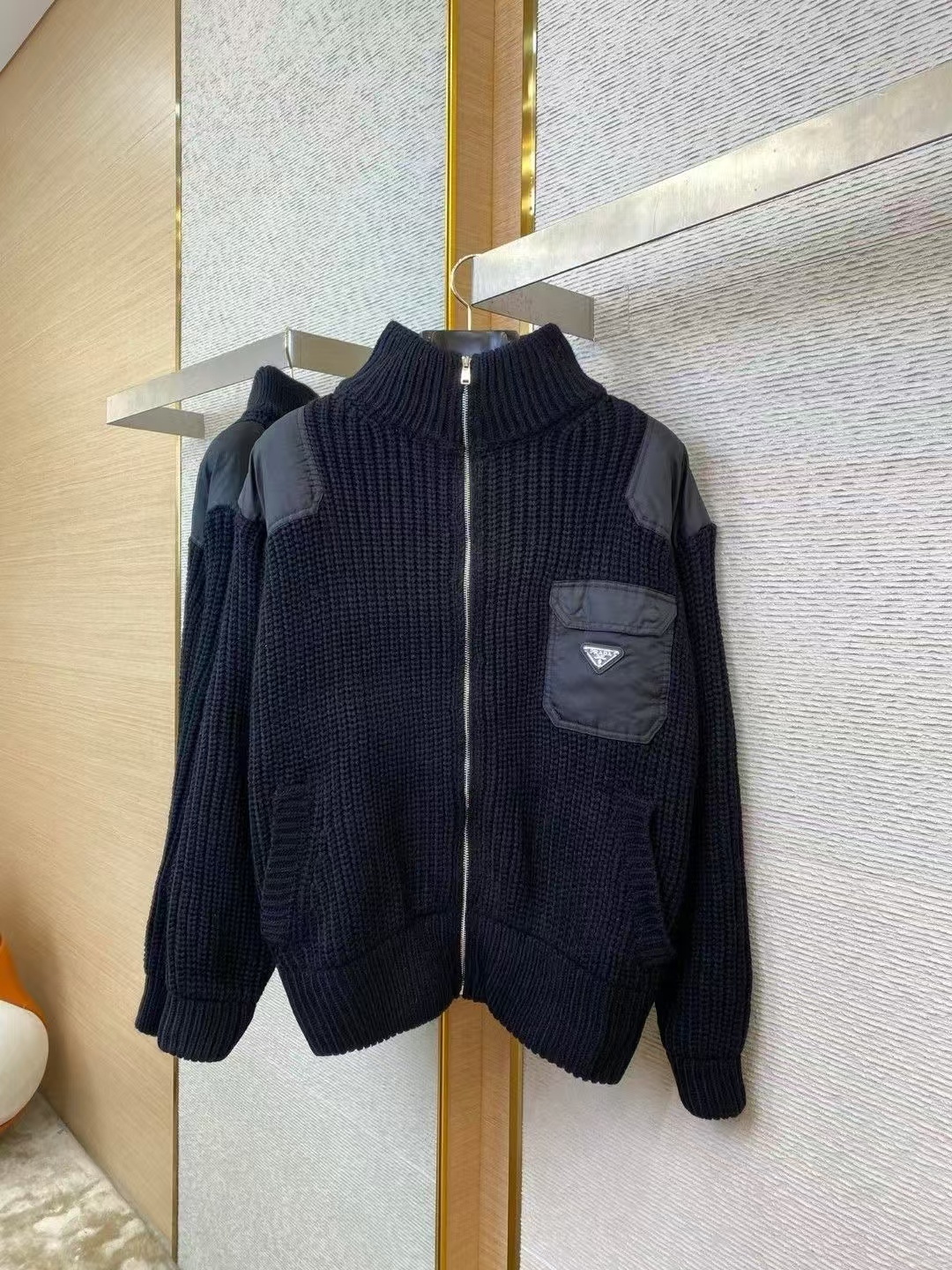 詳細な写真と価格については私に連絡してください。