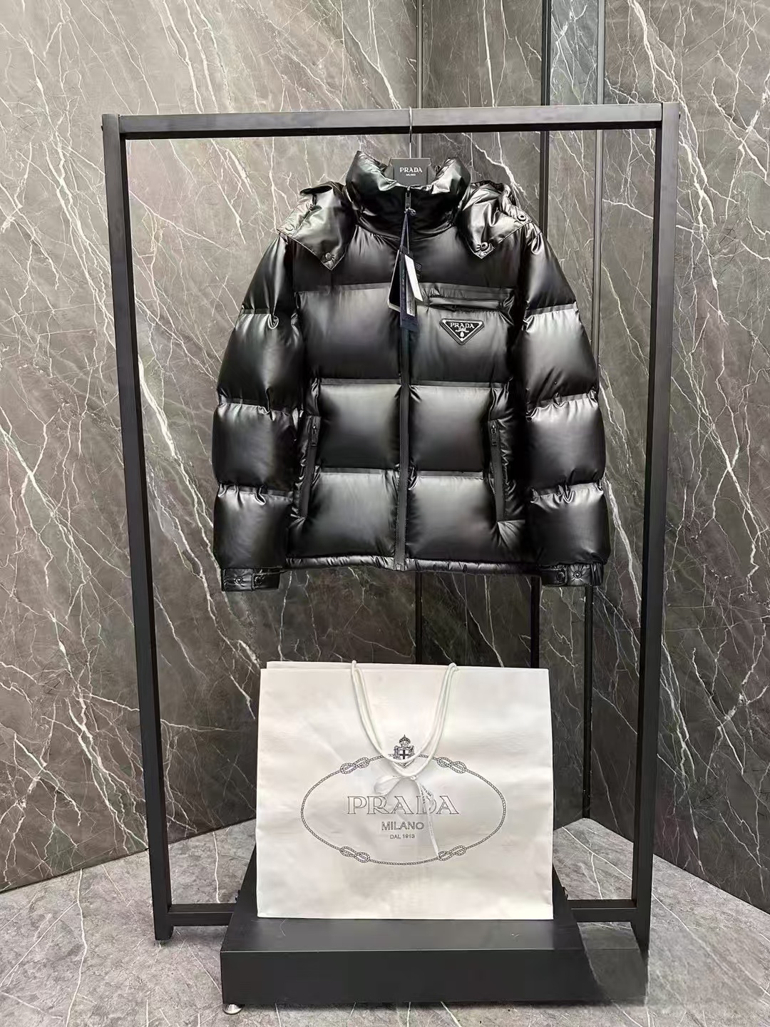 詳細な写真と価格については私に連絡してください。