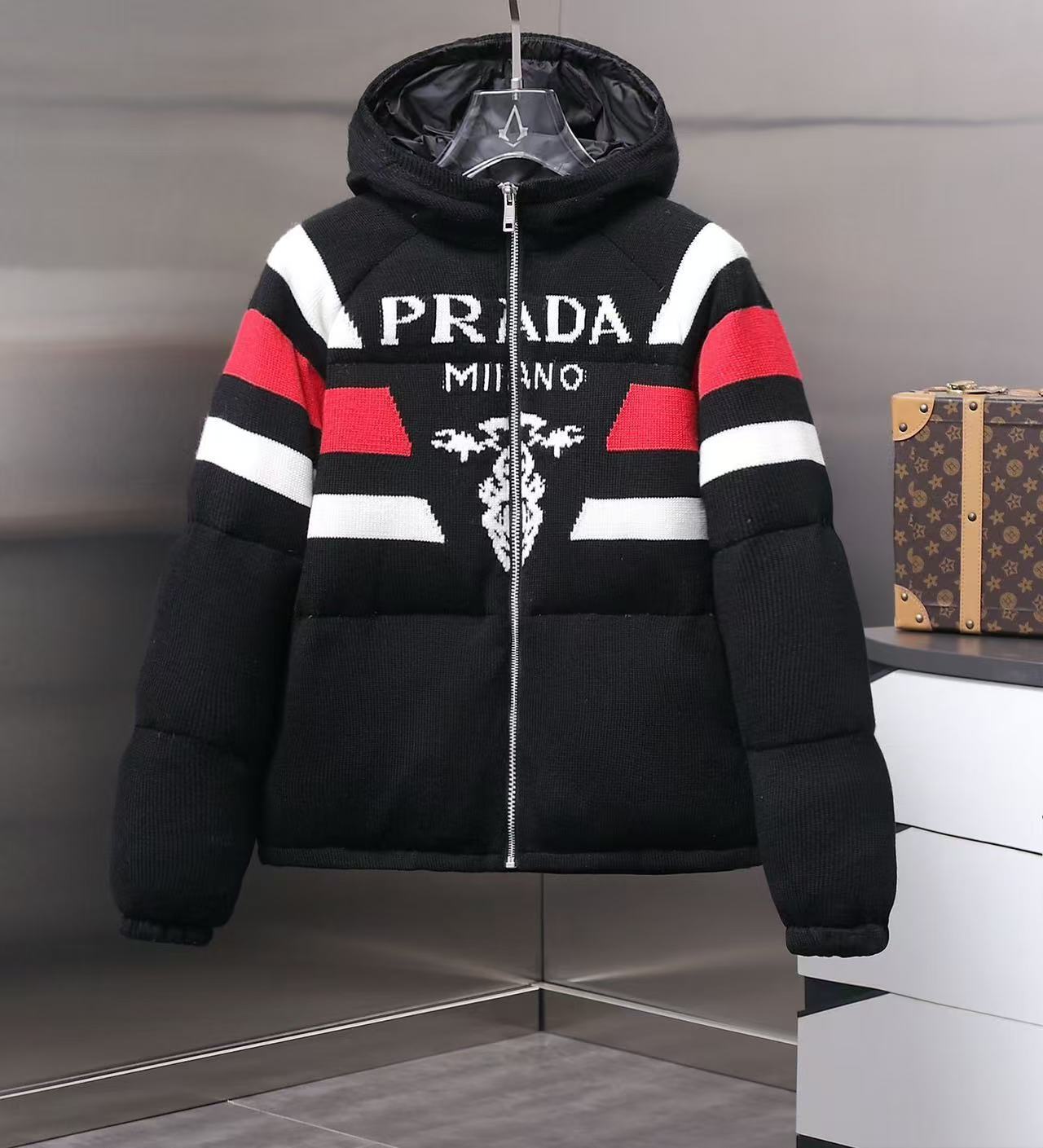 詳細な写真と価格については私に連絡してください。