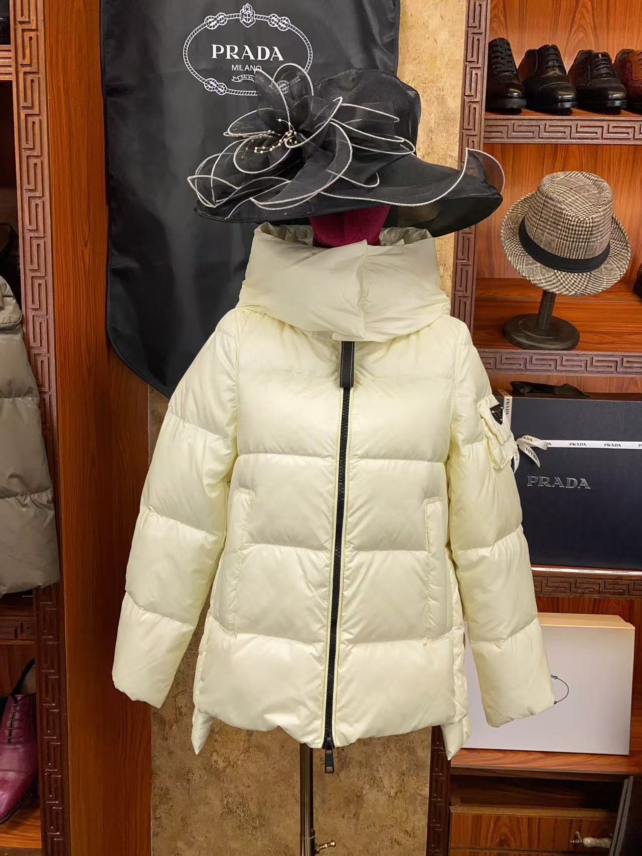 詳細な写真と価格については私に連絡してください。