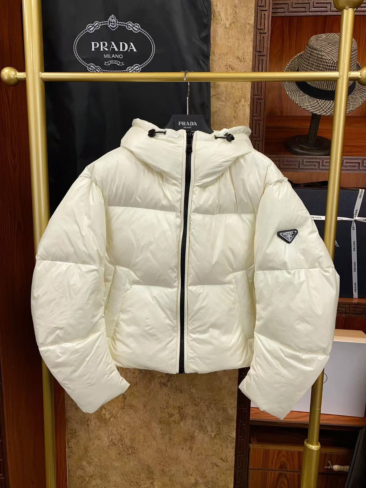 詳細な写真と価格については私に連絡してください。