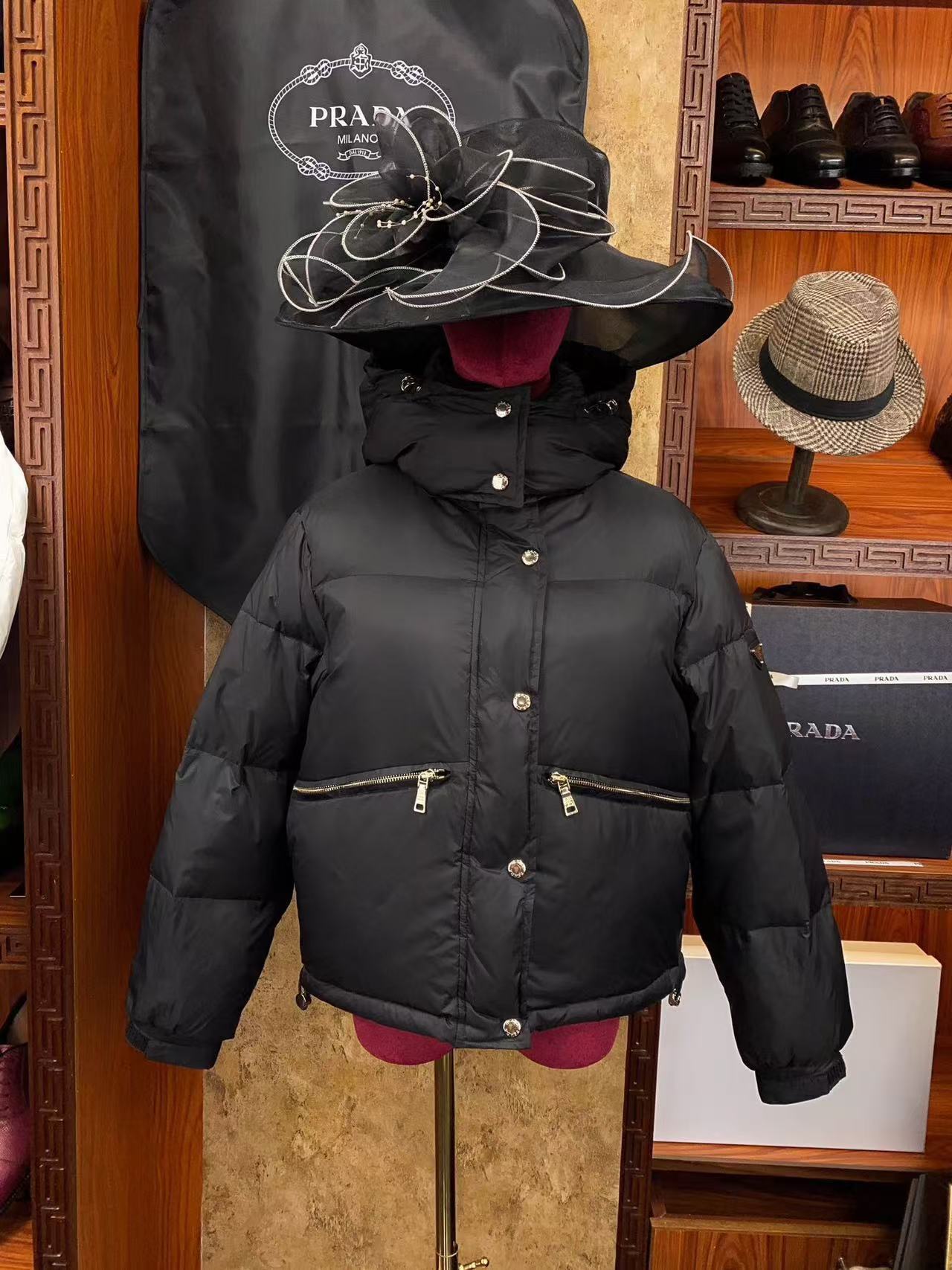 詳細な写真と価格については私に連絡してください。