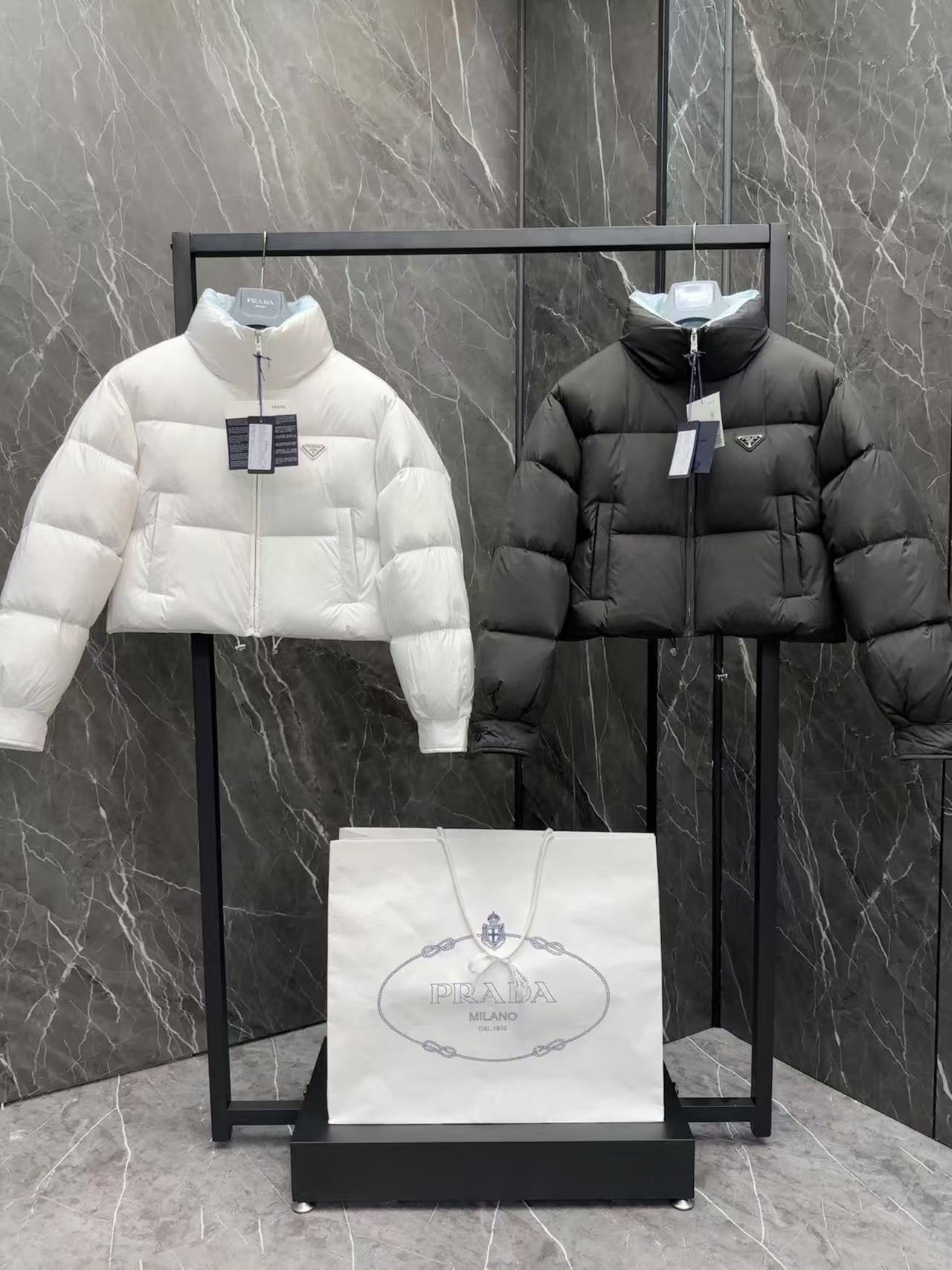 詳細な写真と価格については私に連絡してください。