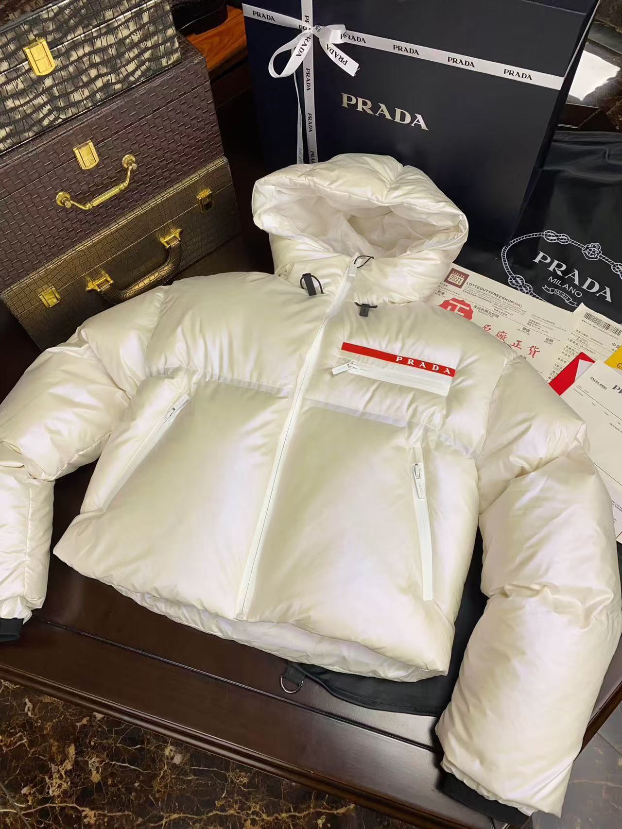 詳細な写真と価格については私に連絡してください。