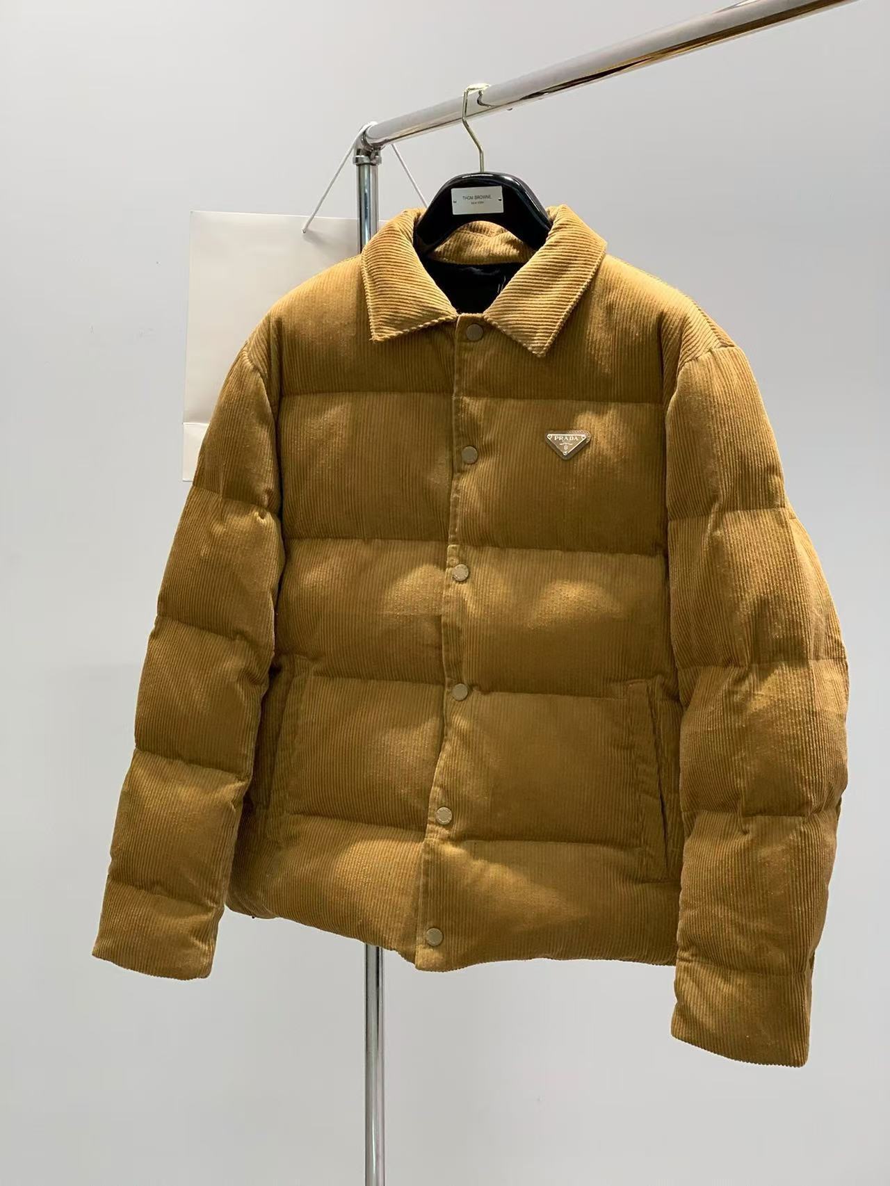 詳細な写真と価格については私に連絡してください。