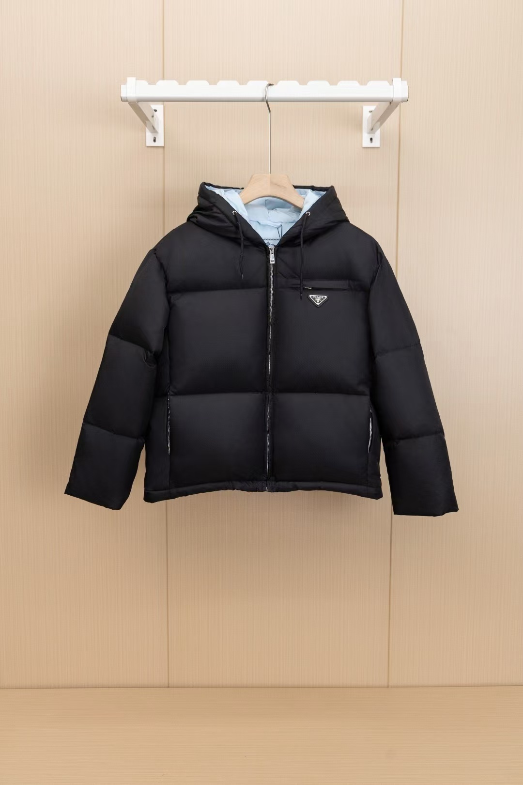 詳細な写真と価格については私に連絡してください。