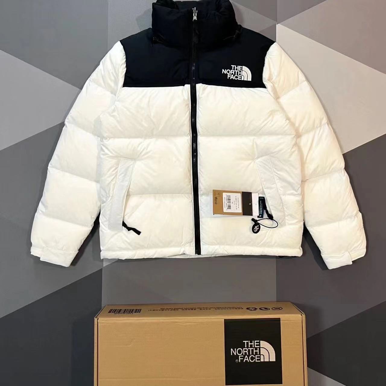 詳細な写真と価格については私に連絡してください。