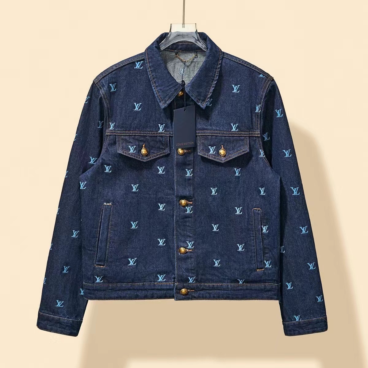 詳細な写真と価格については私に連絡してください。