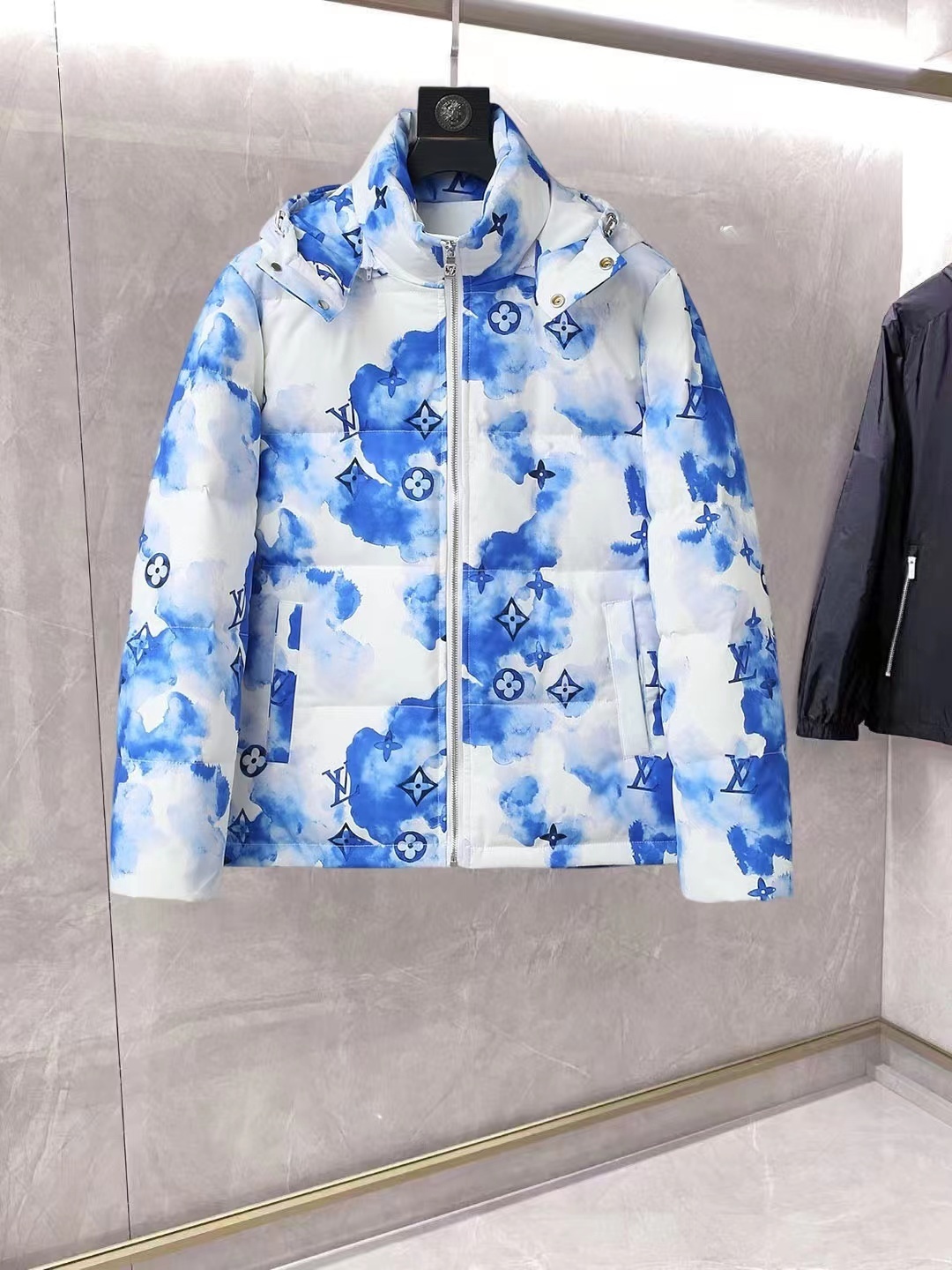 詳細な写真と価格については私に連絡してください。