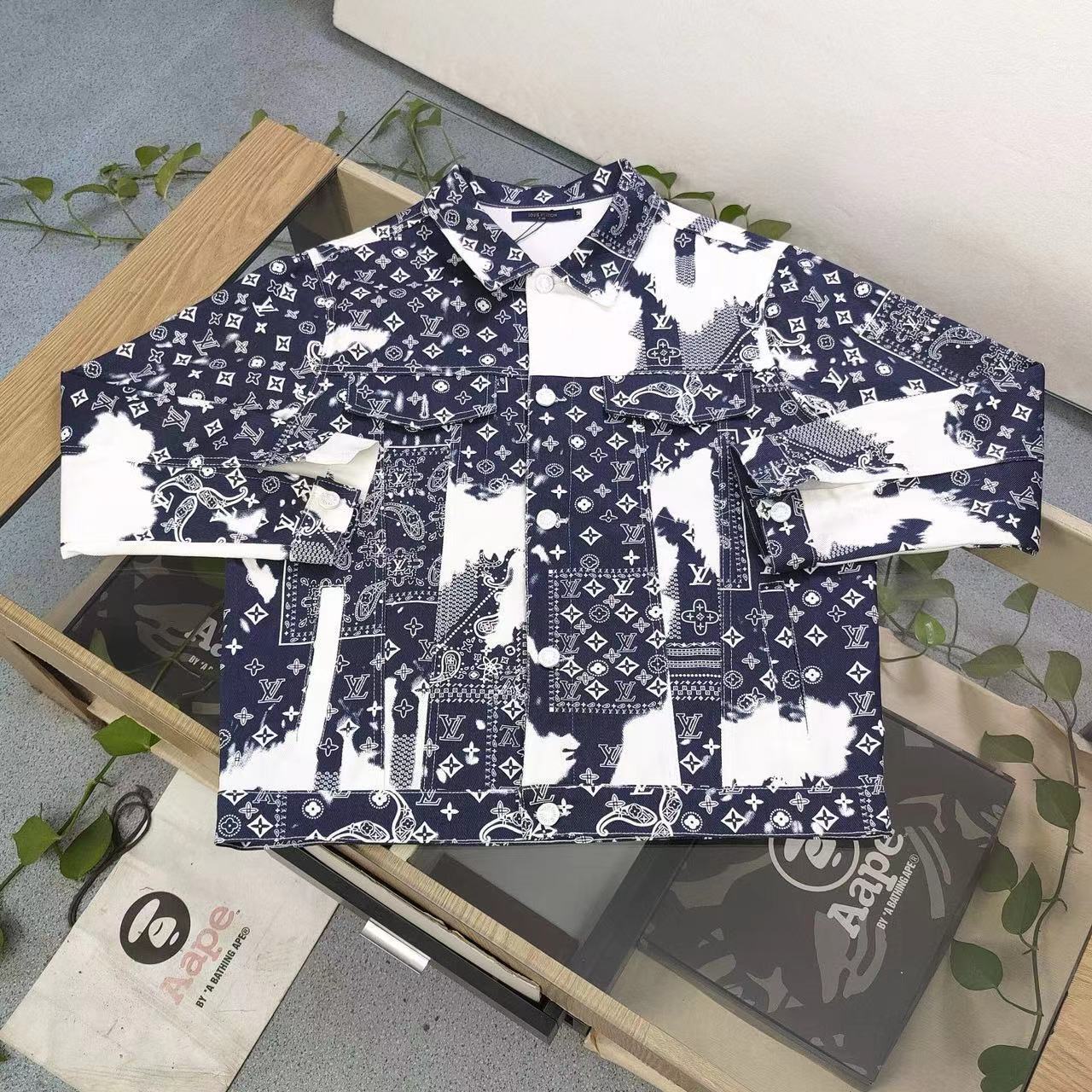 詳細な写真と価格については私に連絡してください。