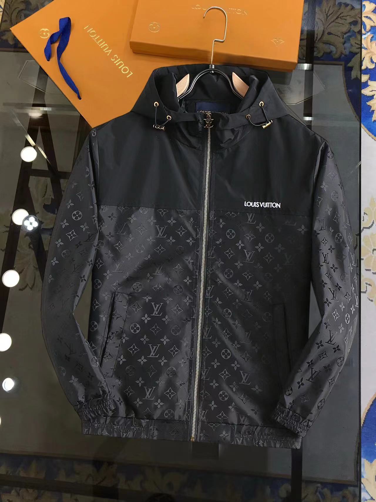 詳細な写真と価格については私に連絡してください。