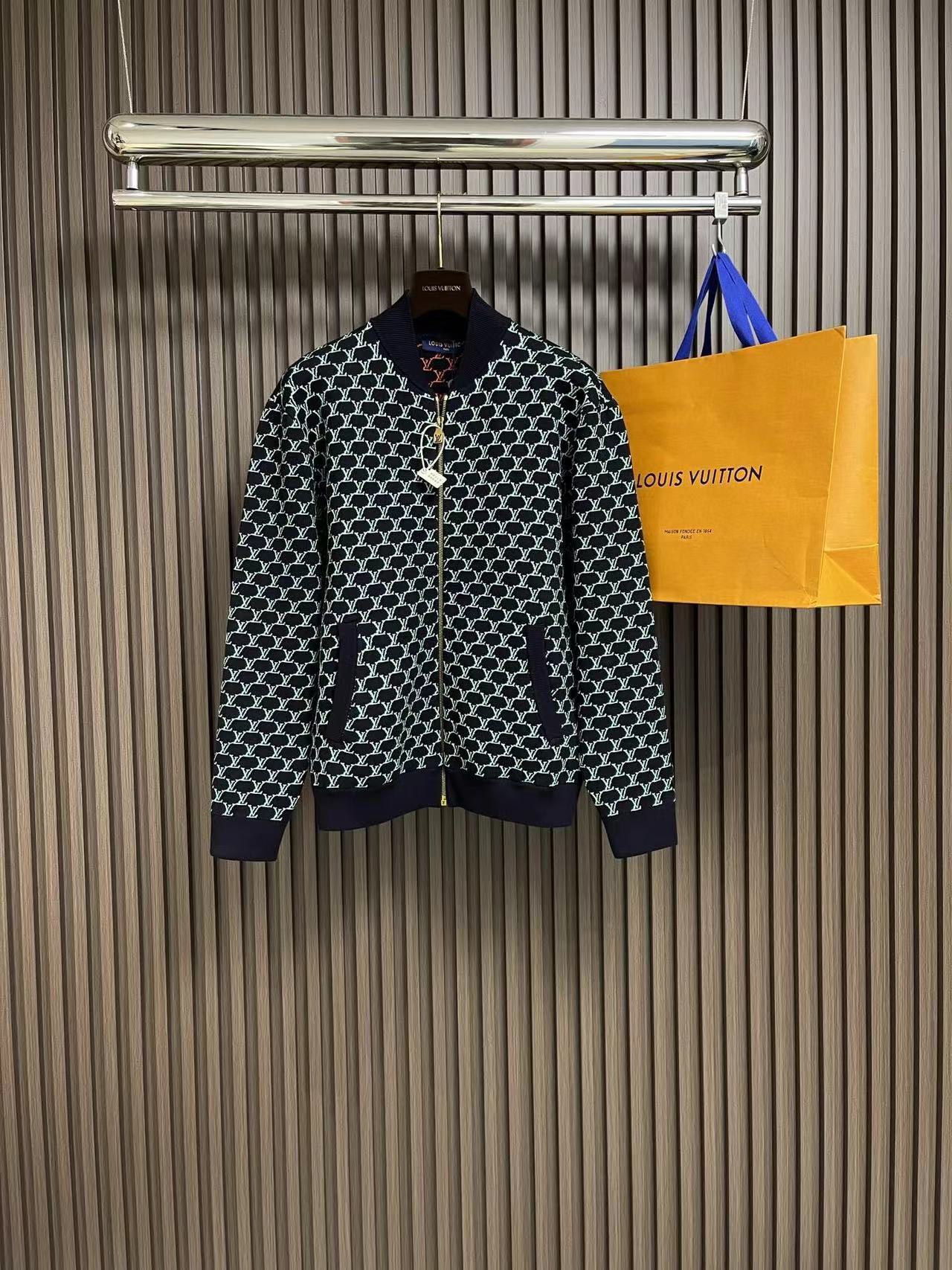 詳細な写真と価格については私に連絡してください。